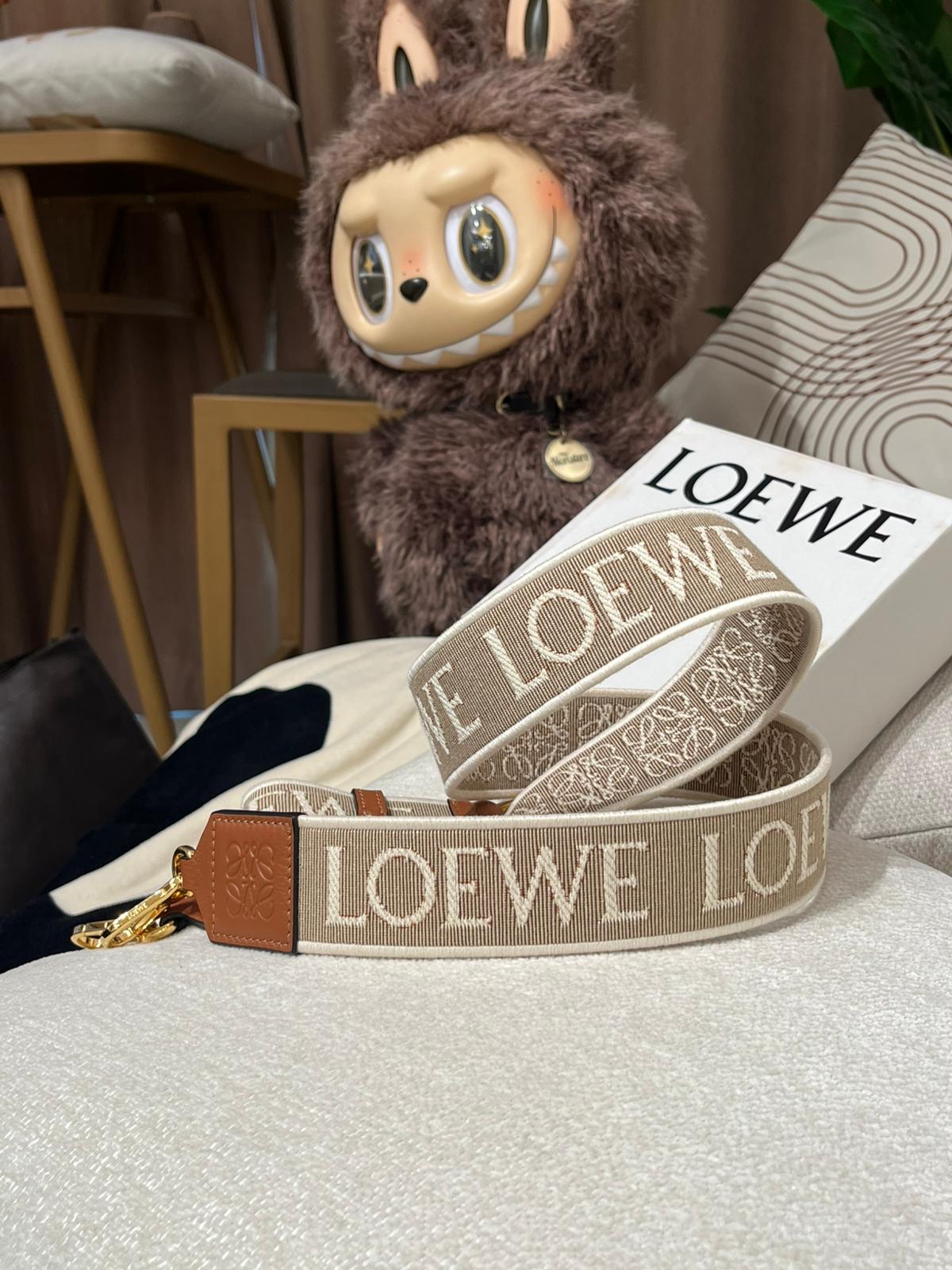 全新 Loewe strap Tan 100%Authentic ,全新Brand New  ✅Box