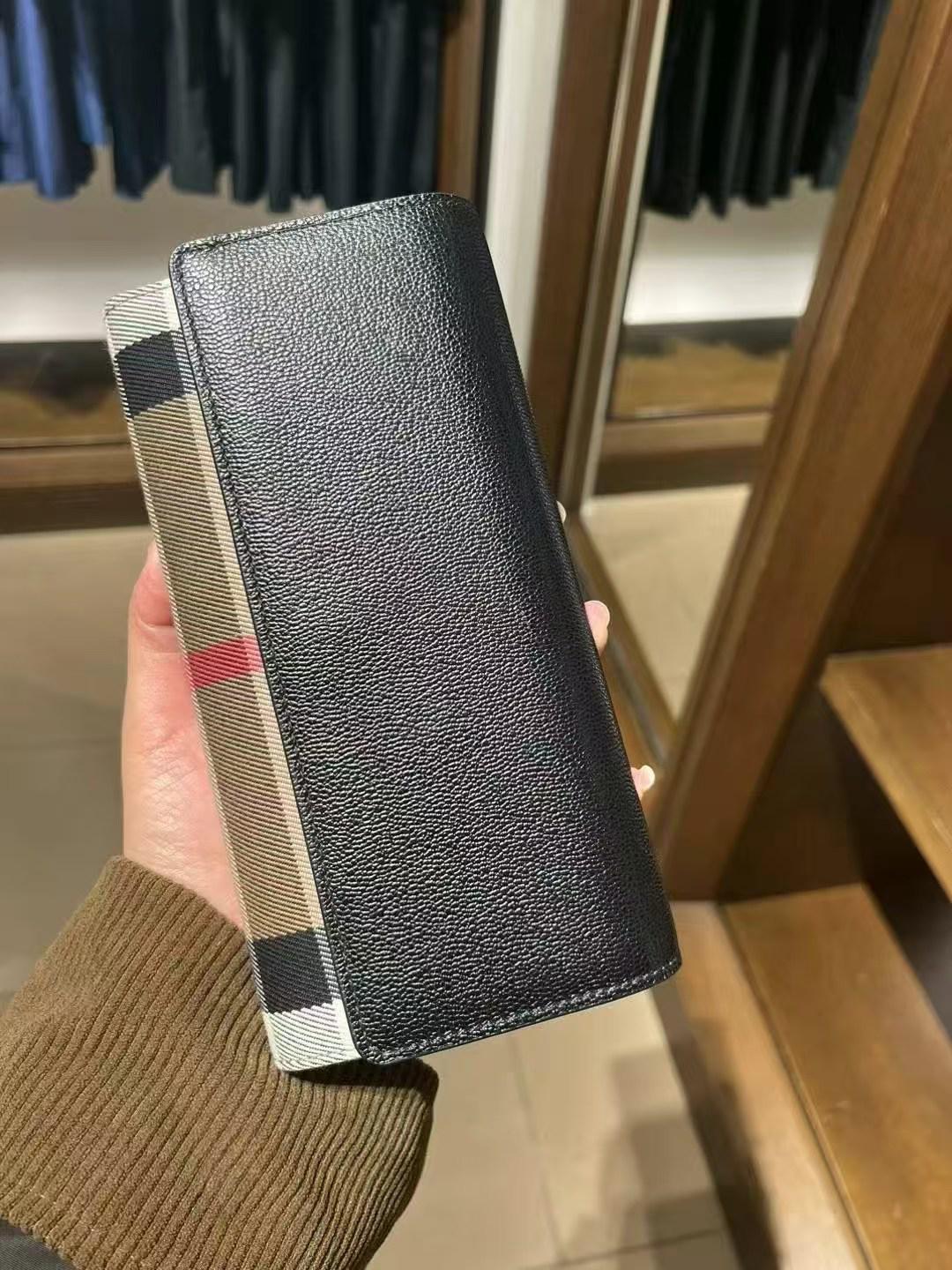 預購 Burberry🌈🌈折扣款 翻蓋長wallet Sale