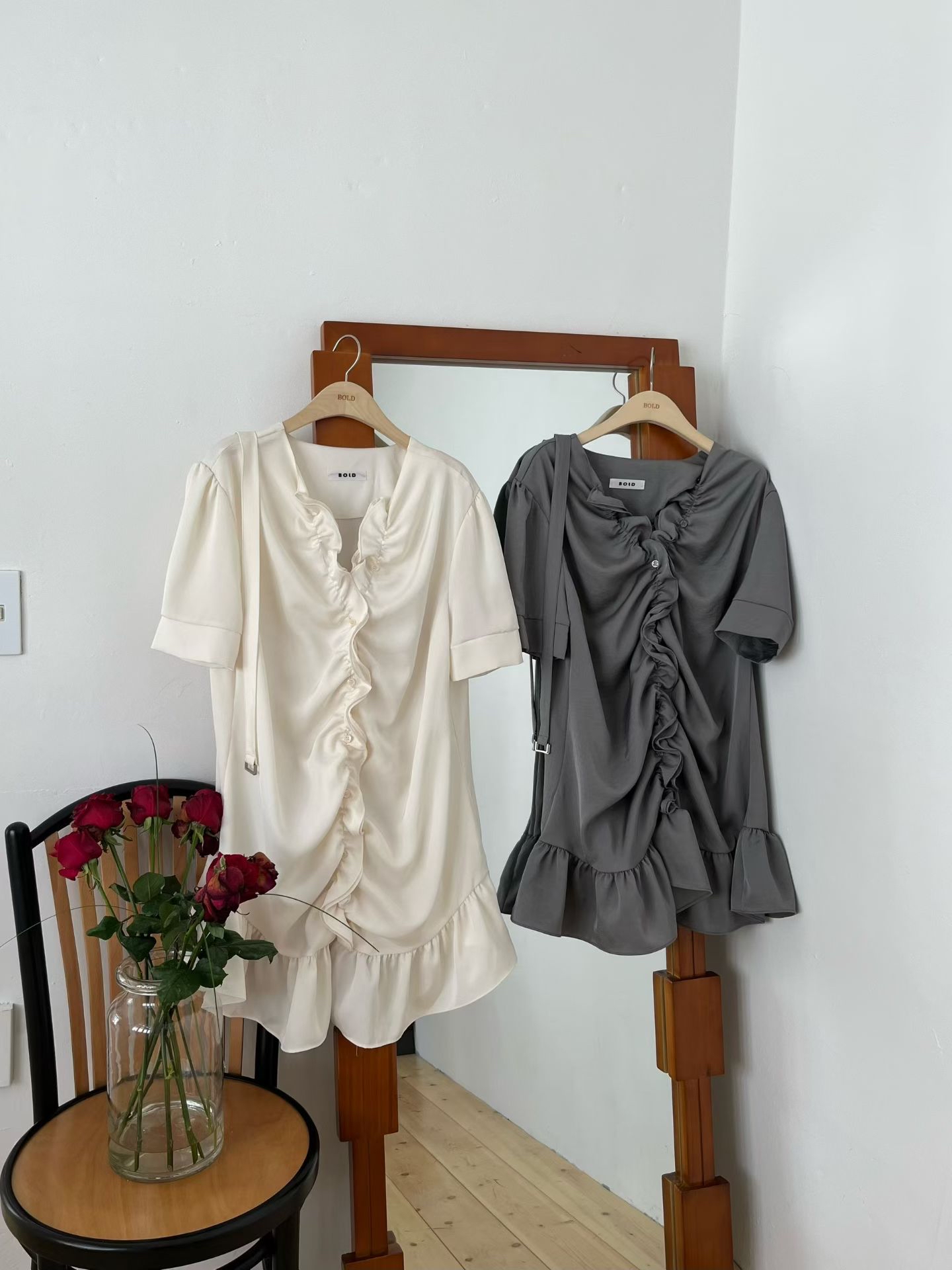 B12 心機ruffle V 領荷葉擺洋裝