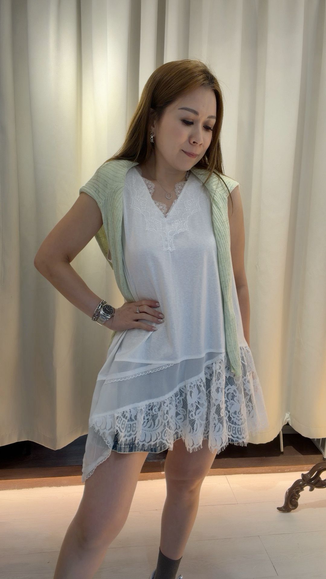 蕾絲拼接斜腳背心