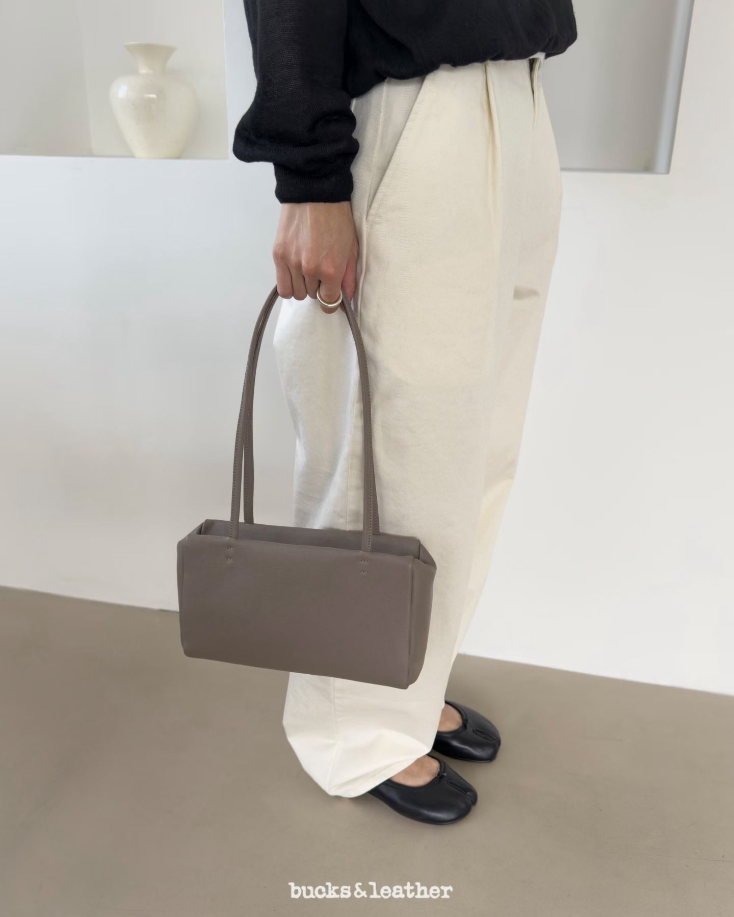 【26FW 】預訂_Slim Shoulder Bag By Bucks & leather