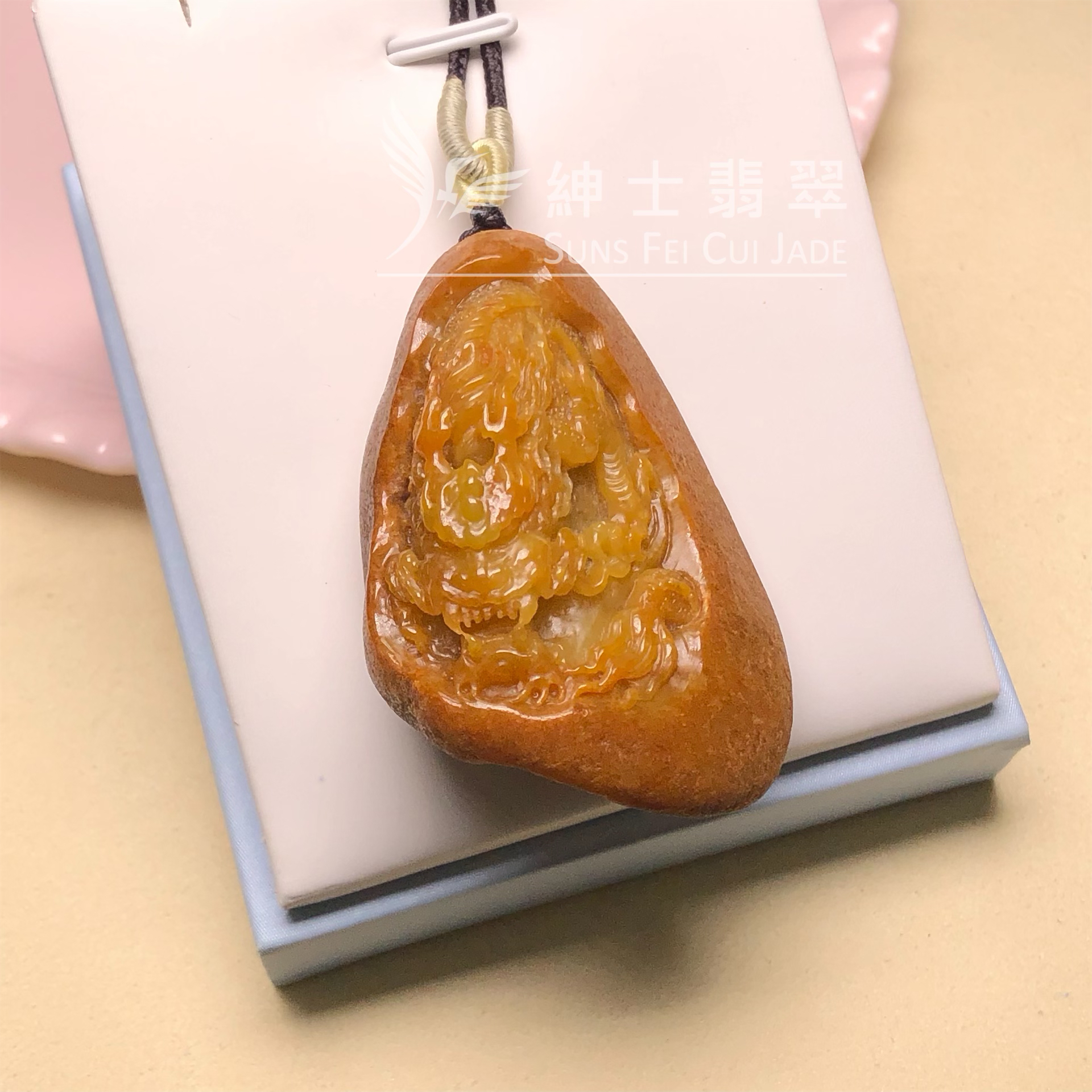 #E00208 🎁翡色龍型原石吊墜 