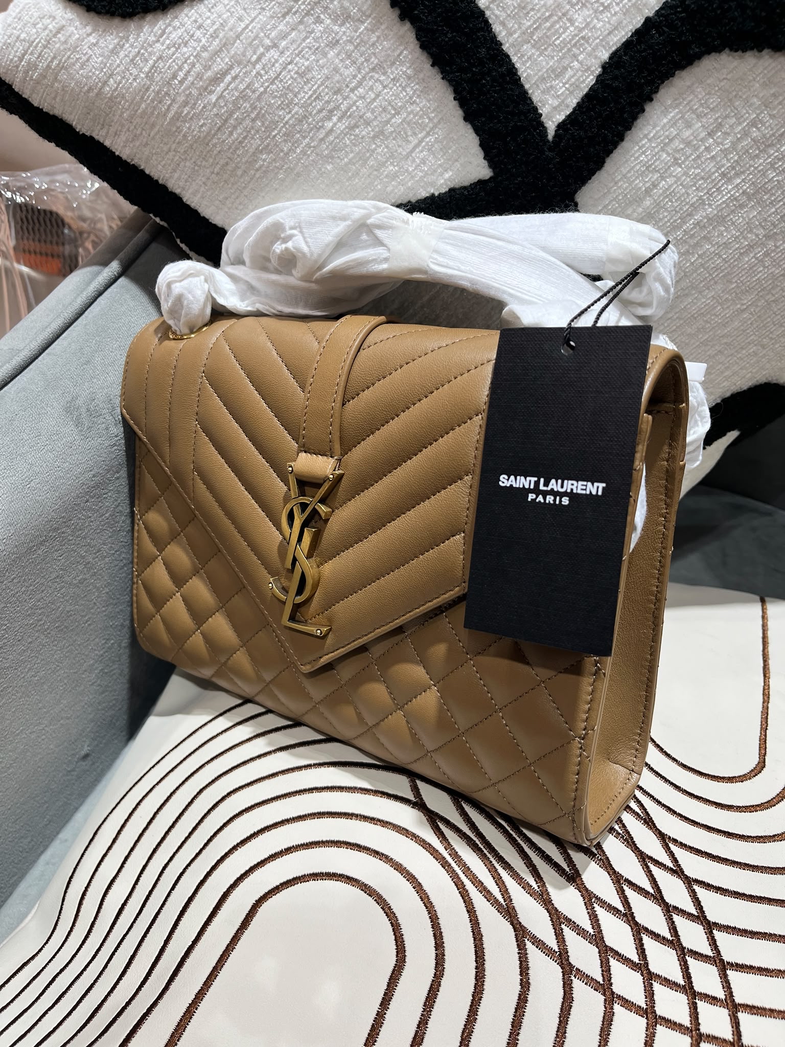 全新 YSL Envelope Medium Chain Bag 100%Authentic, Brand New 全新 ✅Tag✅Dust bag