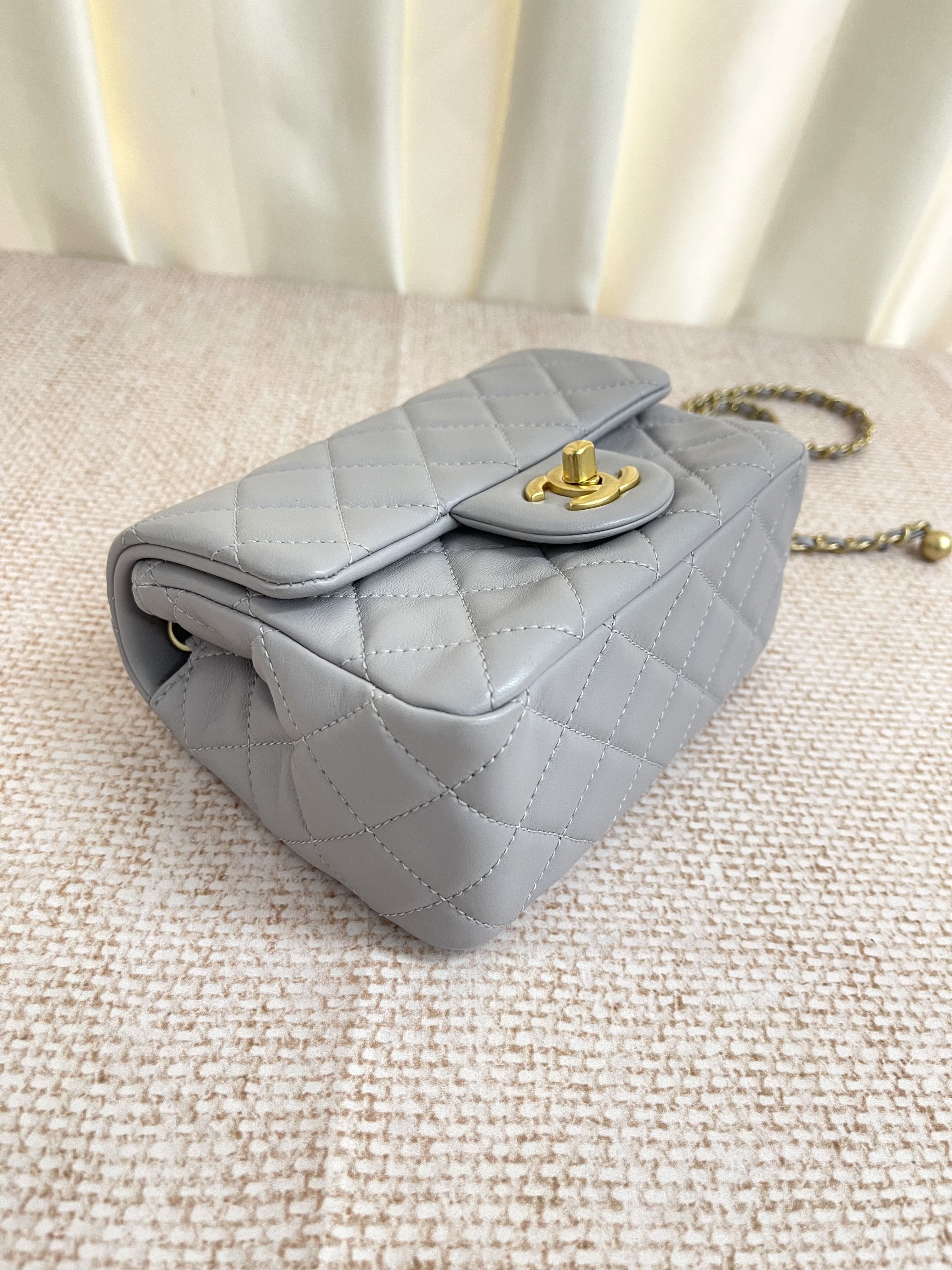 Pre-owned Chanel Square Pearl Crush / Product Code: 26042701