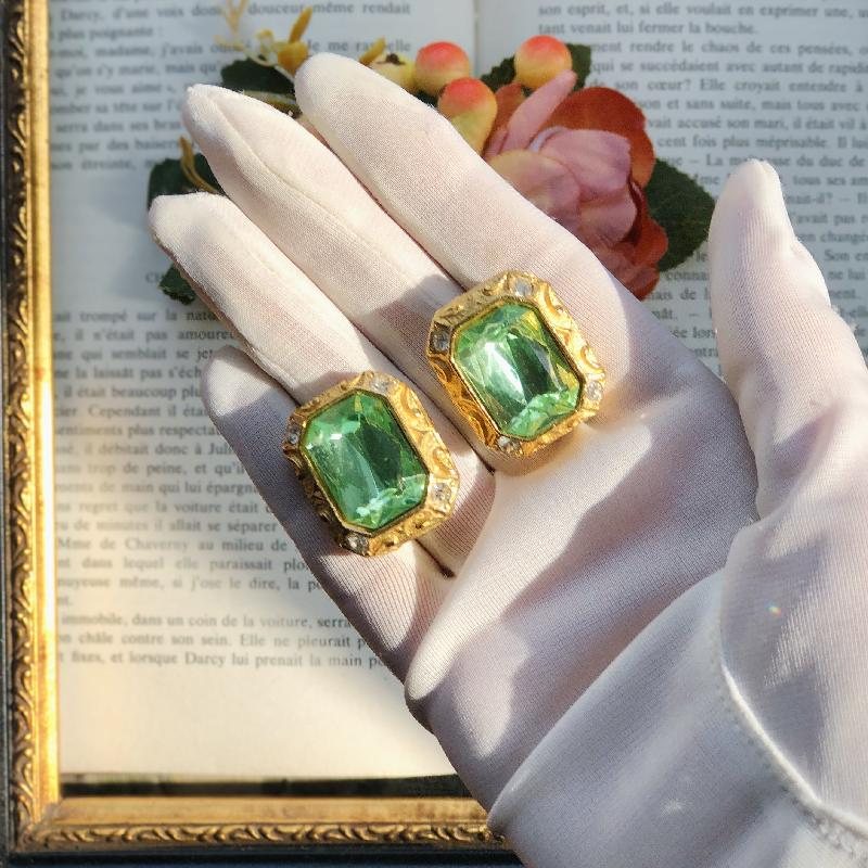 Classic 1980s Peridot Green Faceted Glass Statement Earrings(MT1877-6)