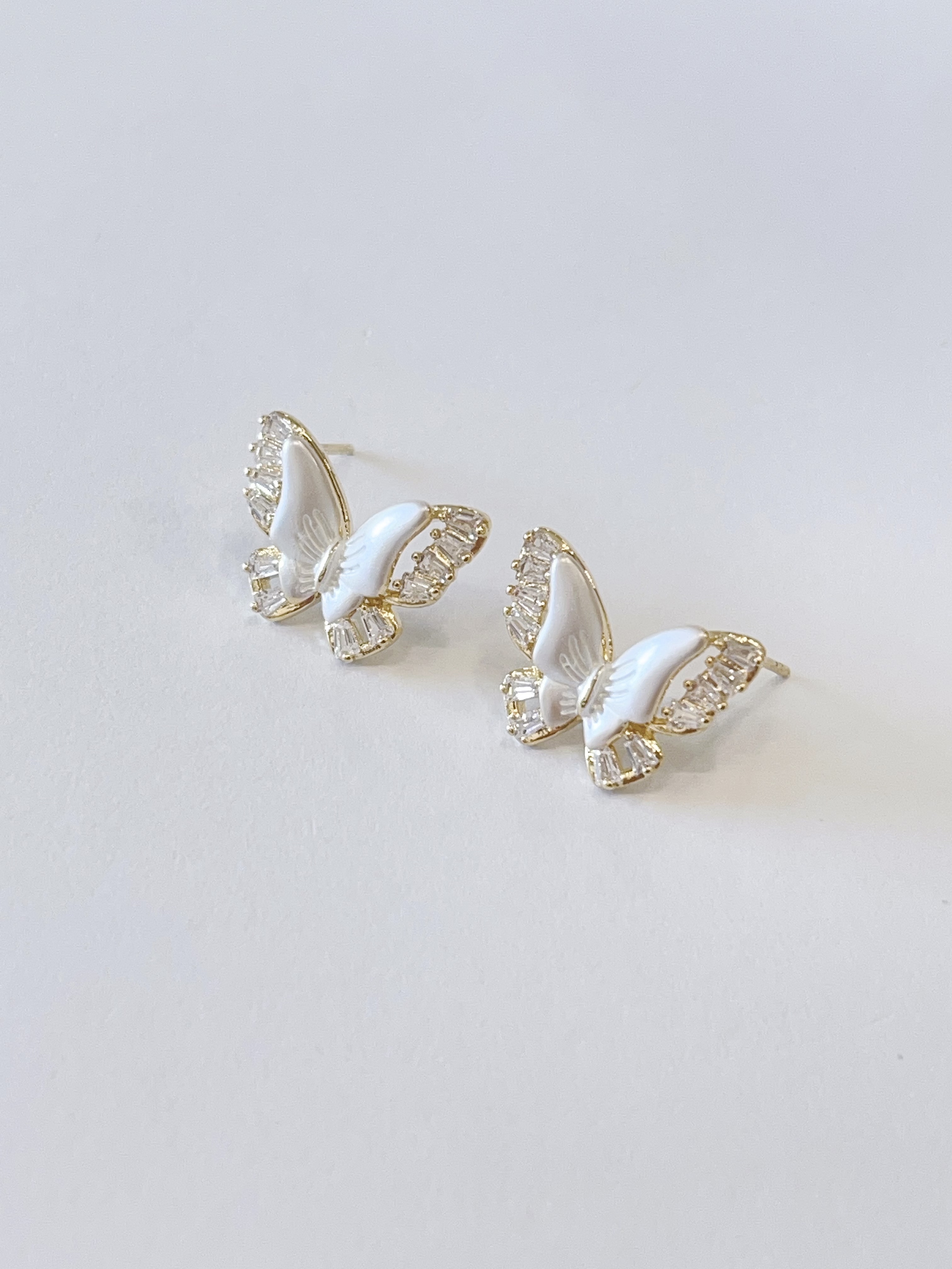 闪钻镂空拼色蝴蝶耳环