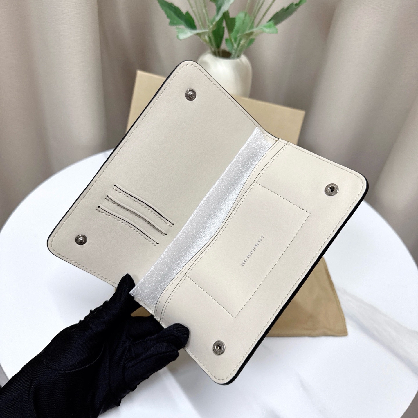 【預訂貨品】閒置新⭐️  Burberry綠色長款銀包