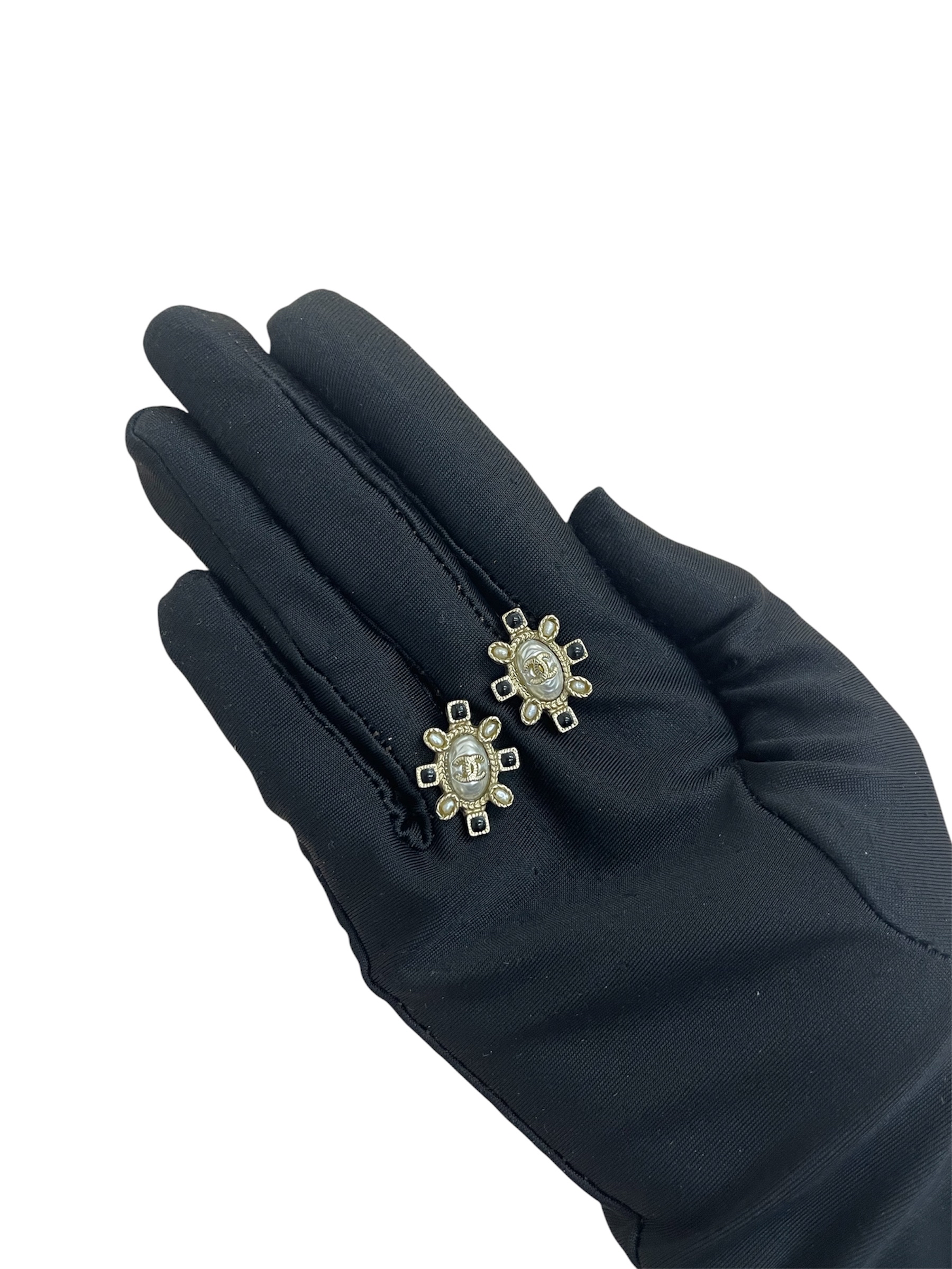 Pre-owned Chanel CC Logo earrings /Product Code:26050617 