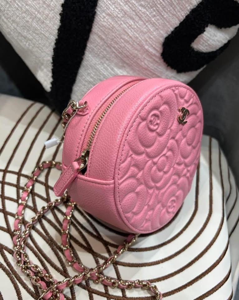 CHANEL ROUND BAG WITH CHAIN 山茶花荔枝牛皮圓餅 100%Authentic ,98%new ✅29CARD✅dust bag✅box 