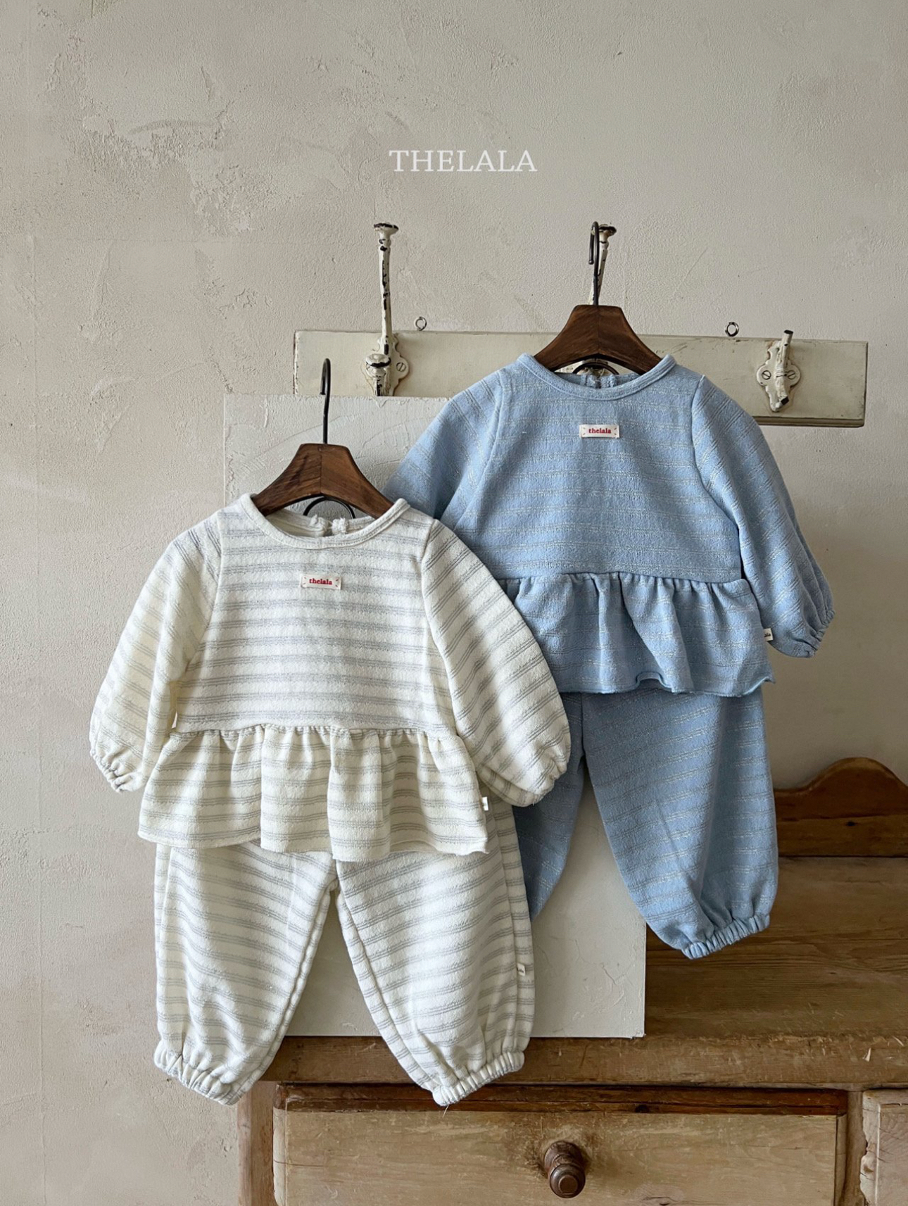 🌸預訂 韓國直送🌸🇰🇷THELALA兩色標籤閃亮條紋荷葉邊上下套裝