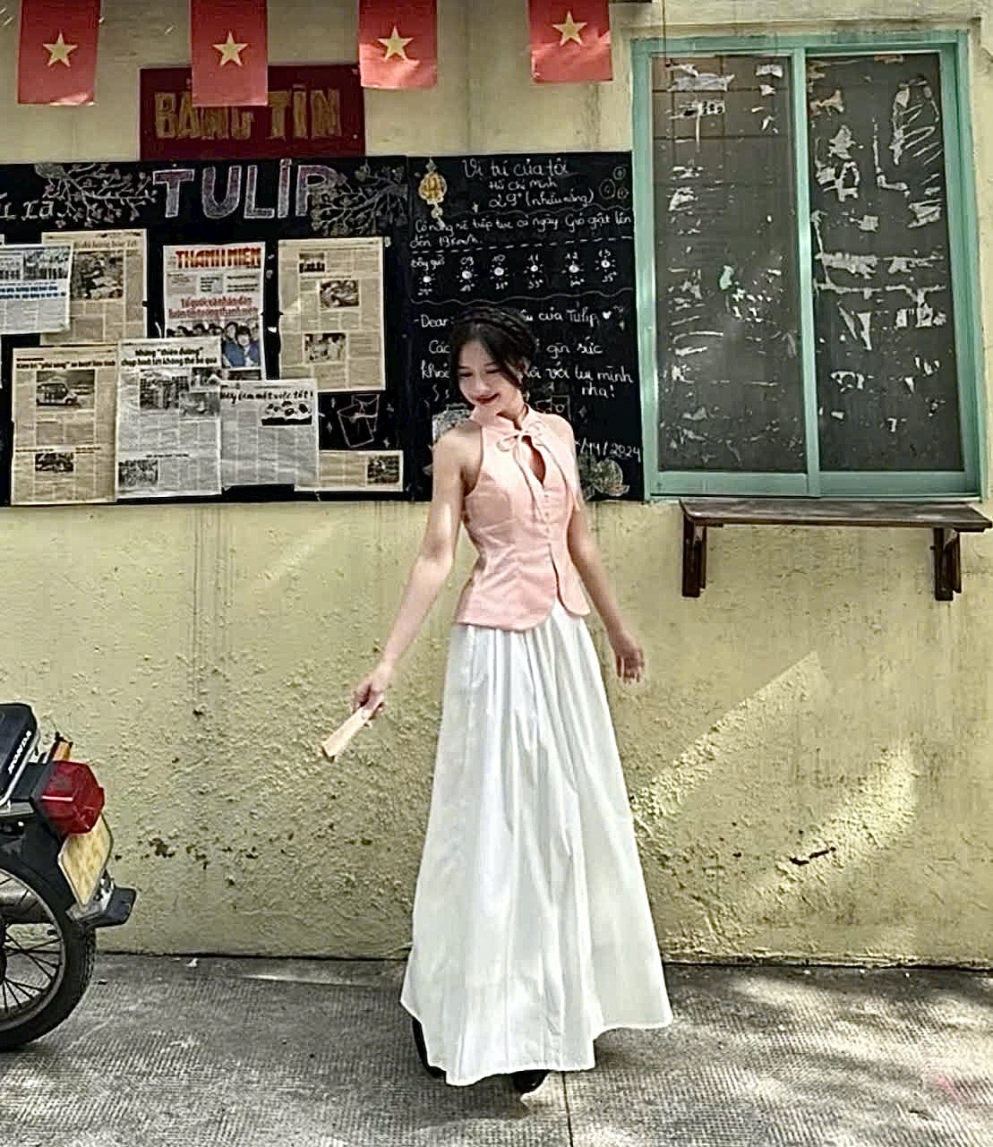 傳統復古風上衣搭配飄逸白裙