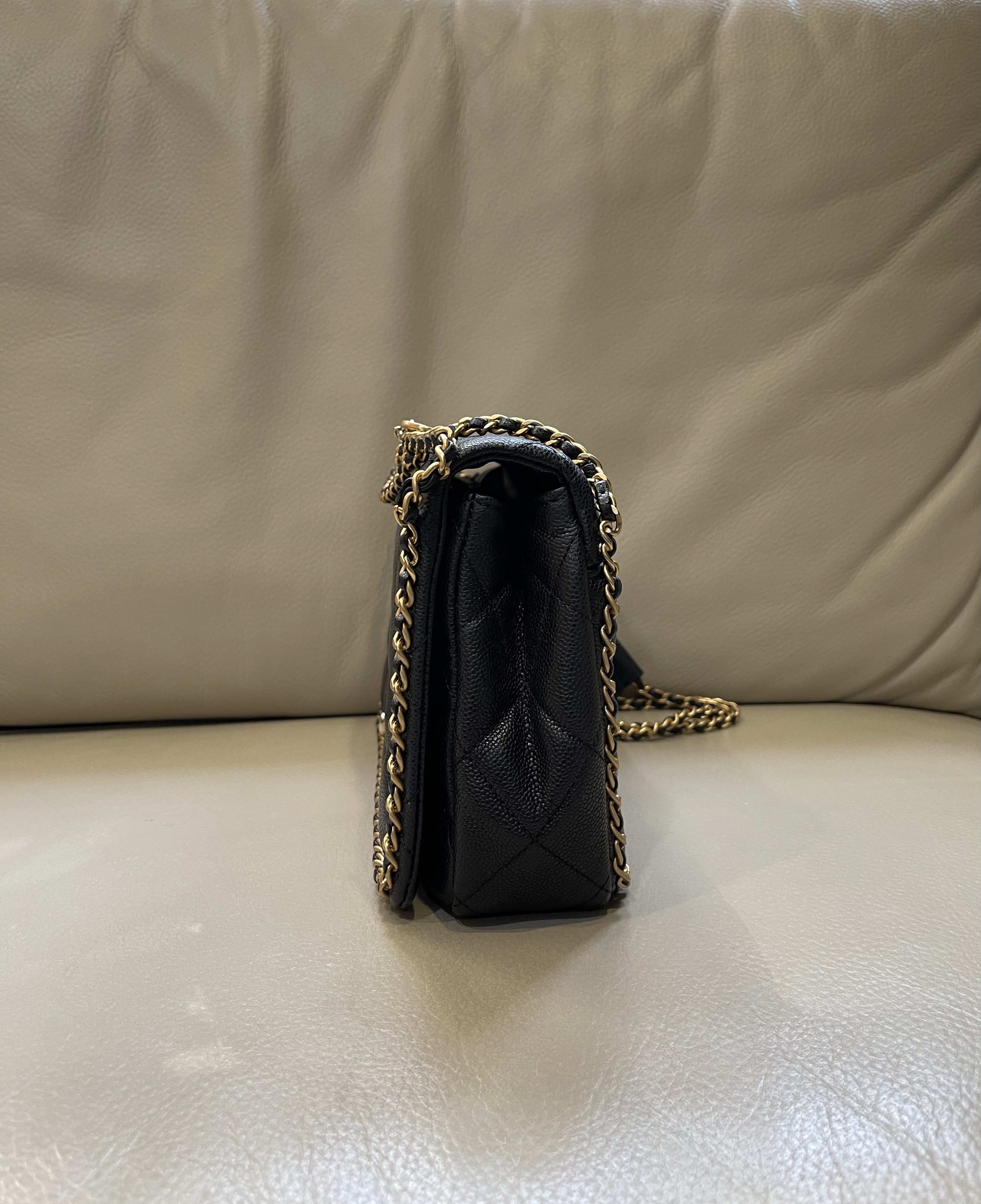 Pre-owned Chanel Matelassé Chain Shoulder Bag / Product Code: 26031412