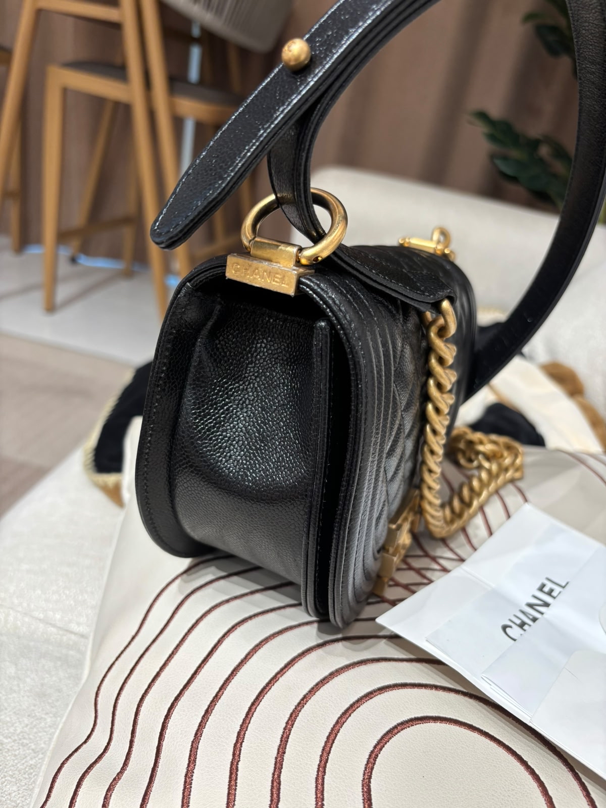 Chanel boy 黑色荔枝牛皮金鏈半圓boy 100%Authentic,98%new ✅香港專門店收據✅晶片✅塵袋✅box
