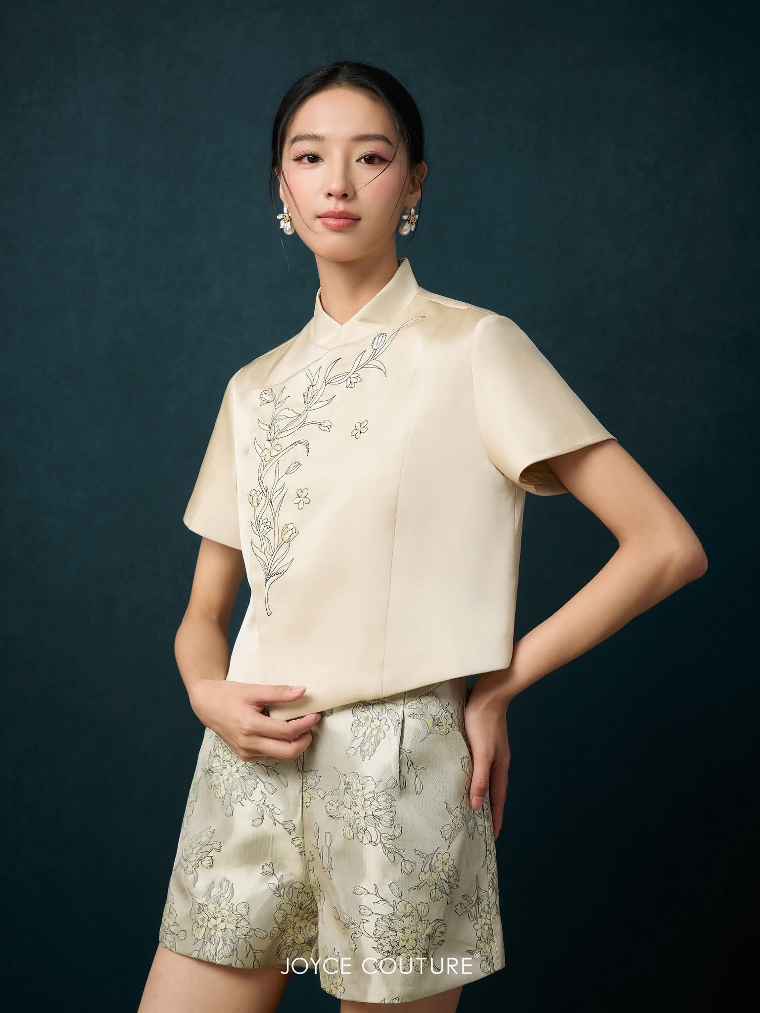 花卉刺绣上衣 T0761