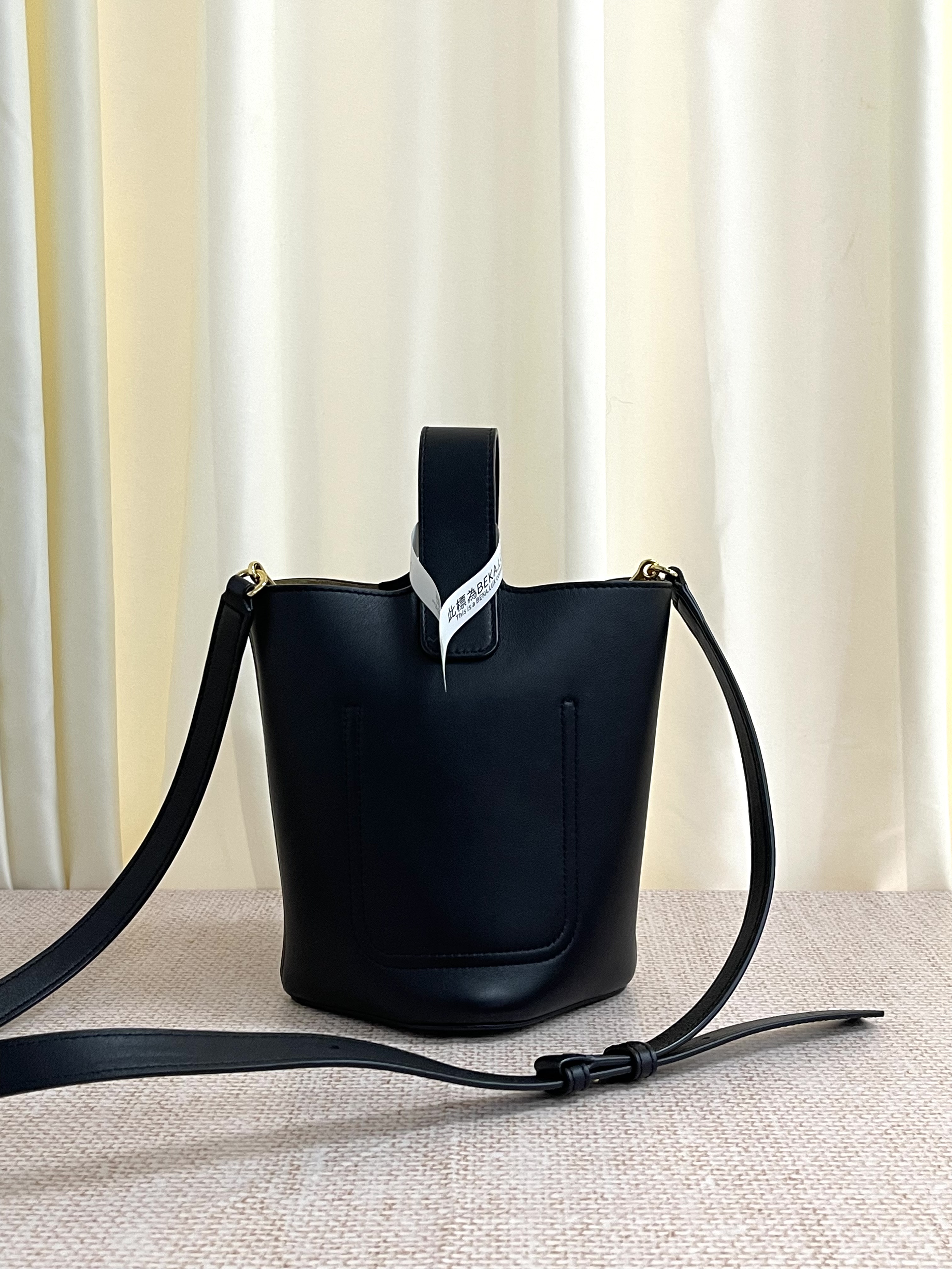 Pre-owned Loewe Pebble/ Product Code: 26032501