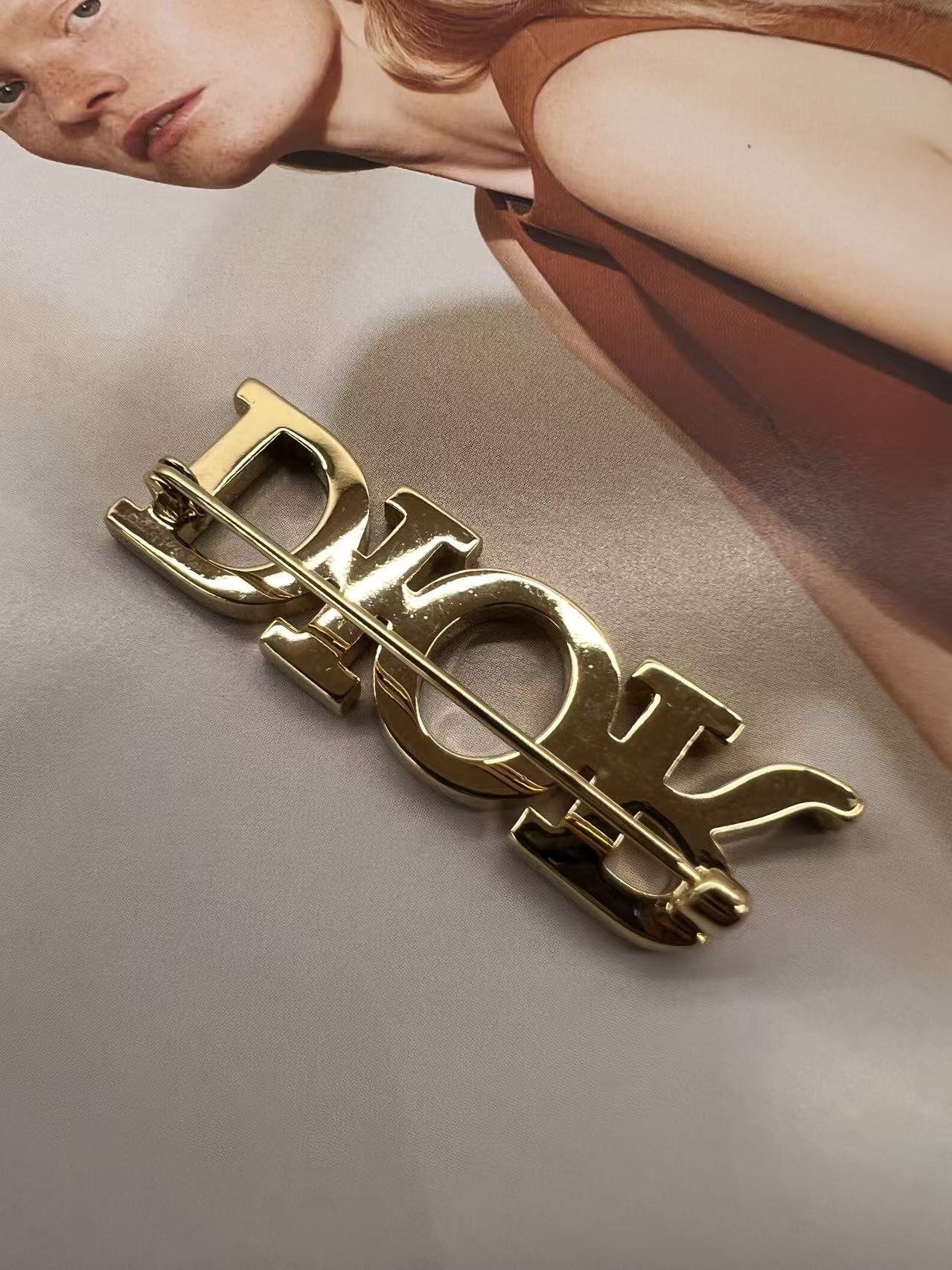 Dior 精緻胸針