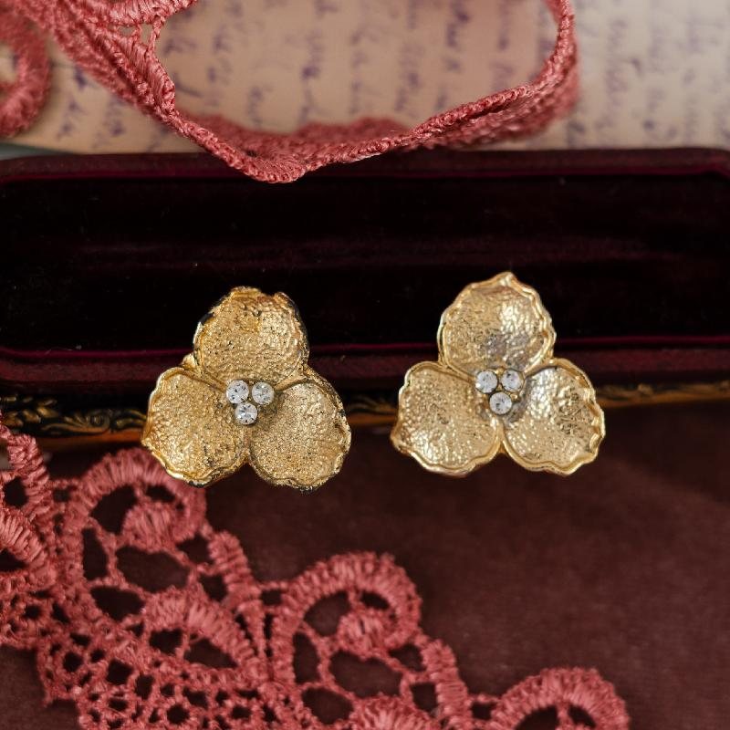 Vintage Three Petals Golden Flower Head Clip Earrings from Canada (MT1287)