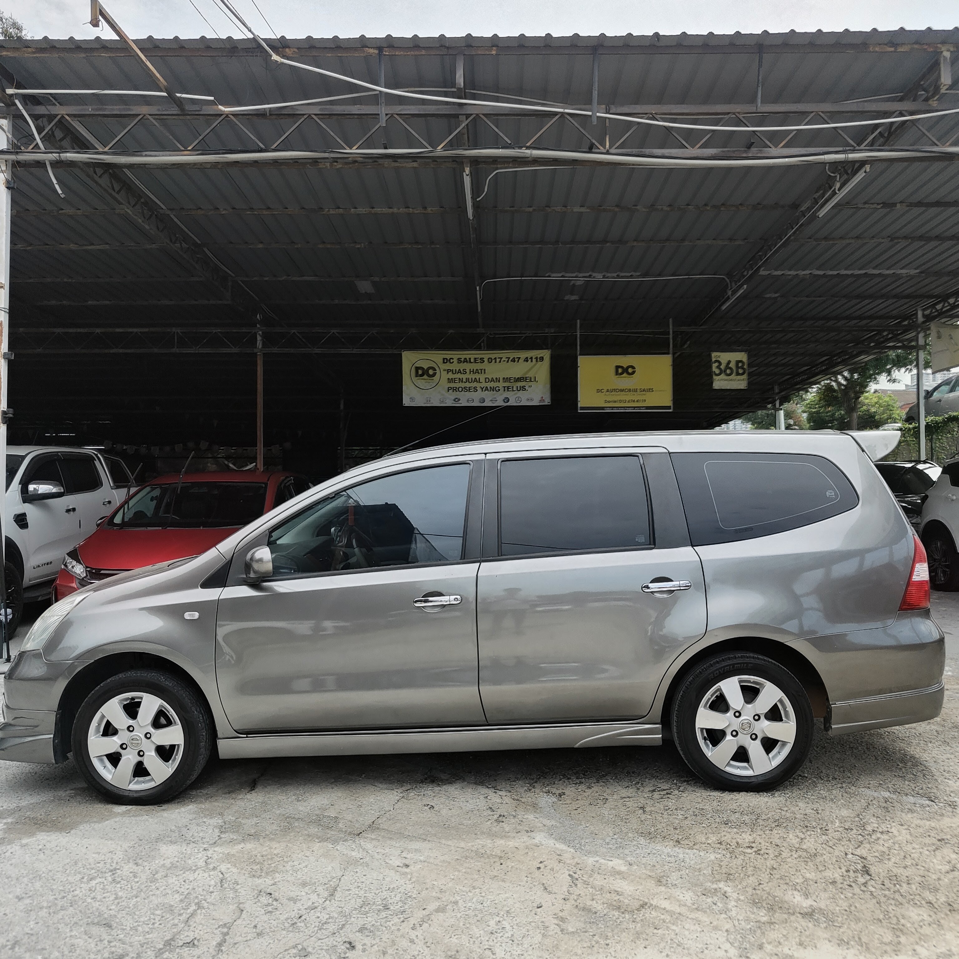 2009 NISSAN GRAND LIVINA 1.8 