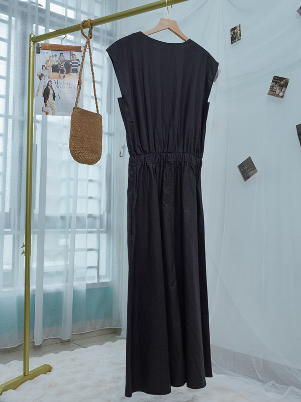 Minimalist Sleeveless Button-Front Gathered Dress ‖ 简约无袖排扣抽褶连身裙 KR02108181