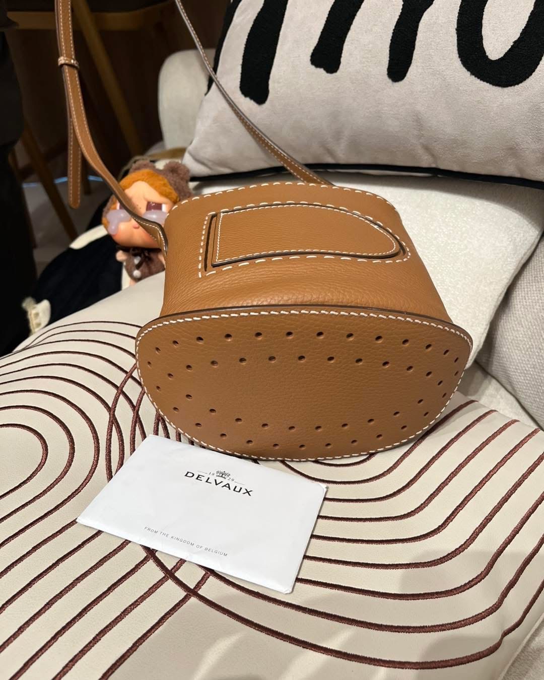 Delvaux pin daily Surpiqué Taurillon Soft 100%Authentic,98%new  ✅證書✅dust bag✅盒 ✨專門店售價 $2 萬幾  