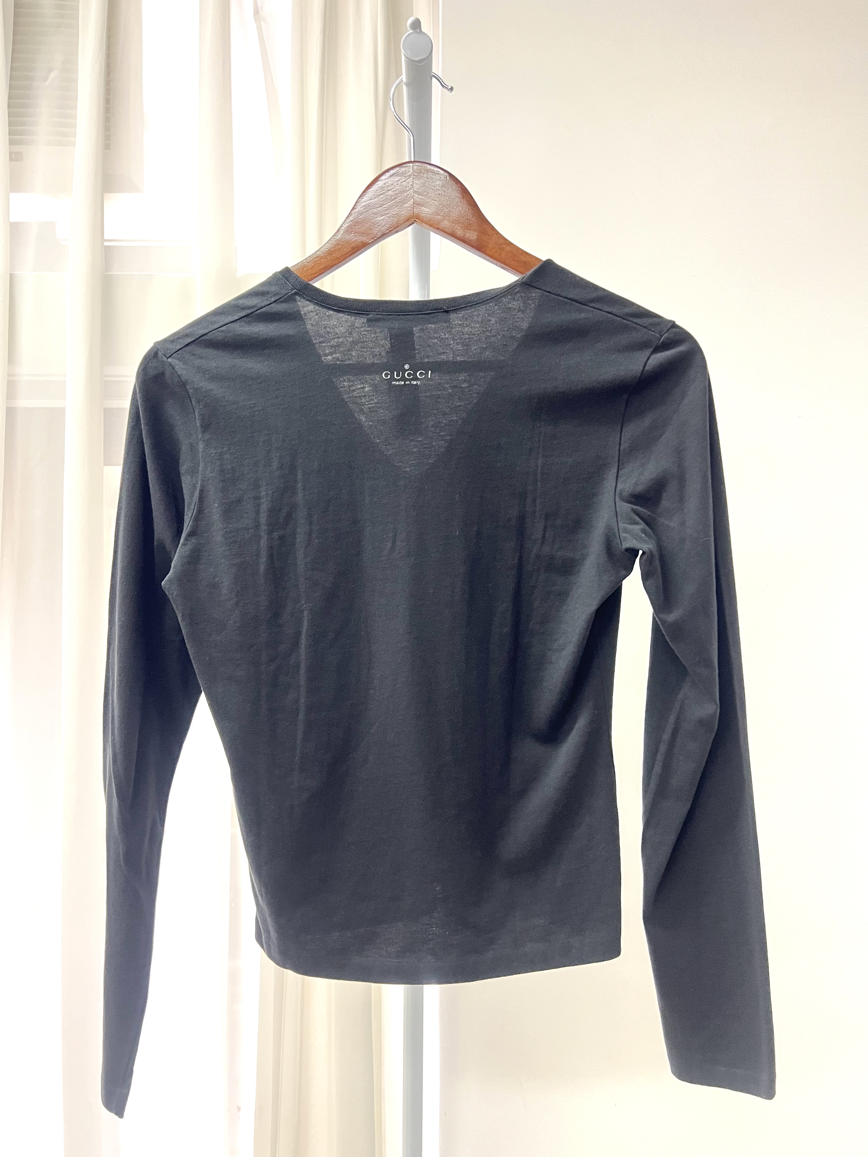 Pre-Owned GUCCI Knitted V-neck T-shirt / Product Code: 26051908