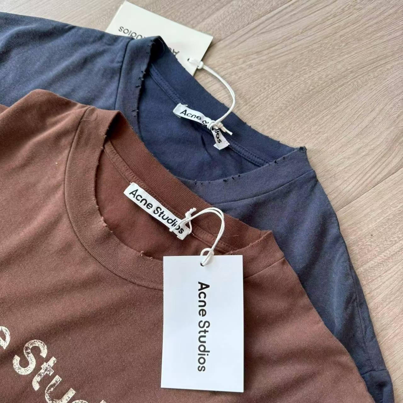 $168件。2件起$ 158件。🔥【人氣新款｜A-CNE *1996設計亞麻棉短袖Tee】🔥