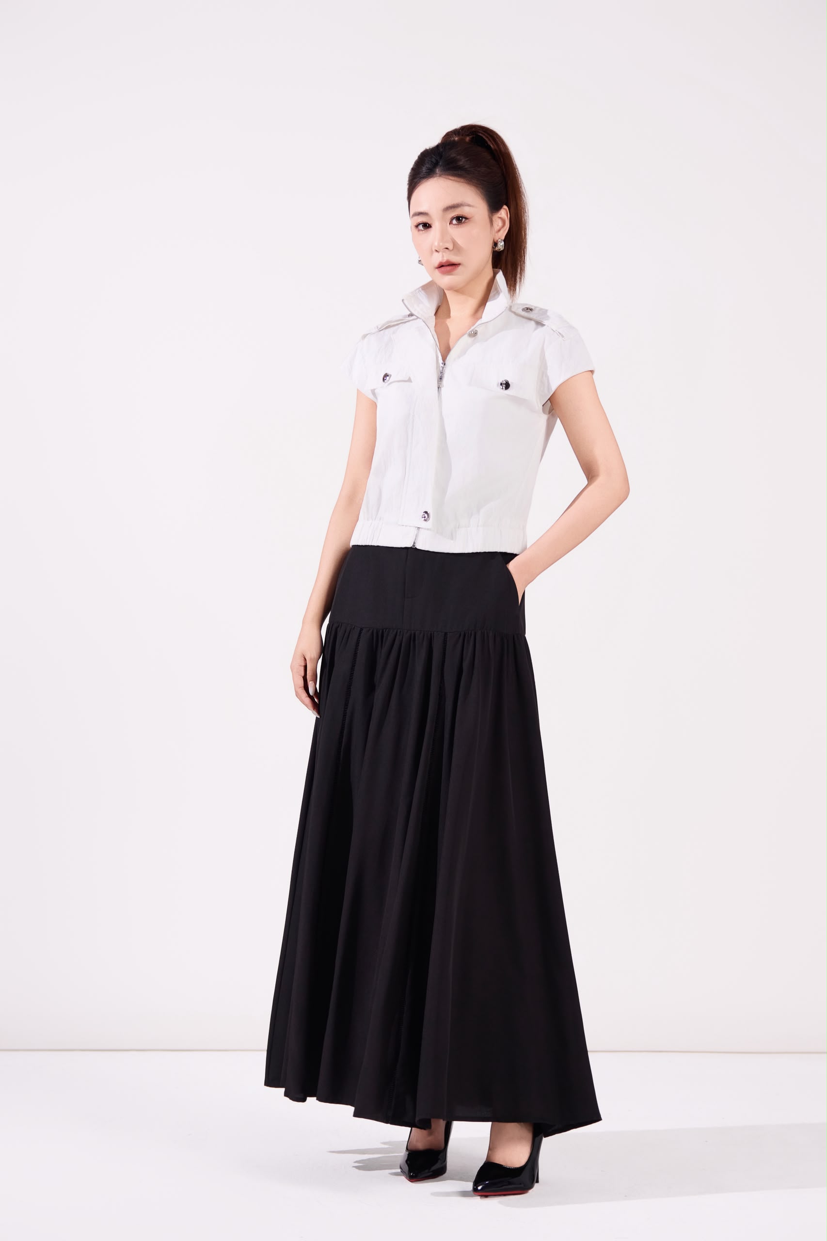 10141154 Utility Zip-Up Cropped Jacket Top