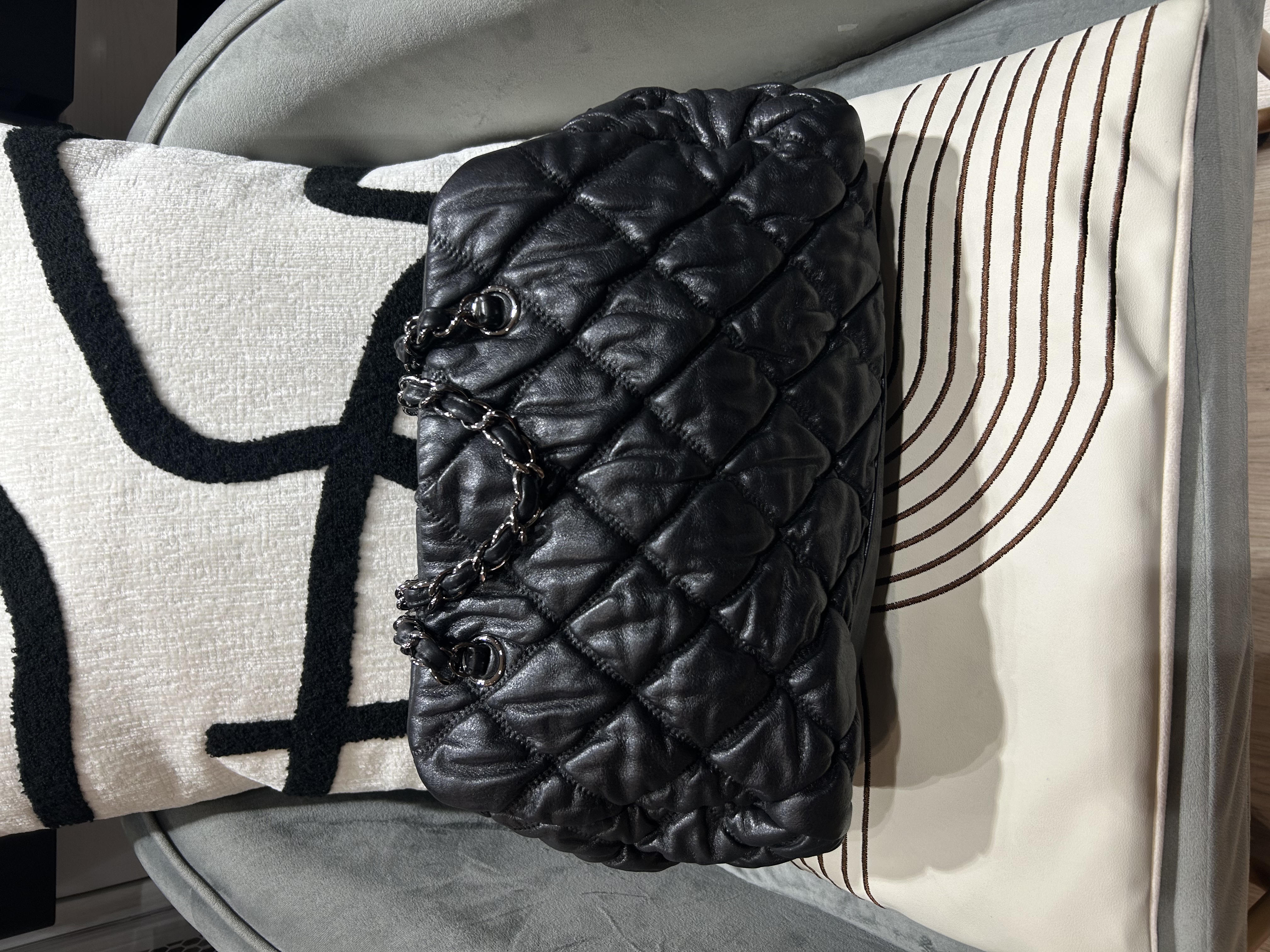Chanel Calfskin Bubble Shoulder Bag Black 100%Authentic, 90%New ☑️12Card☑️Dust bag