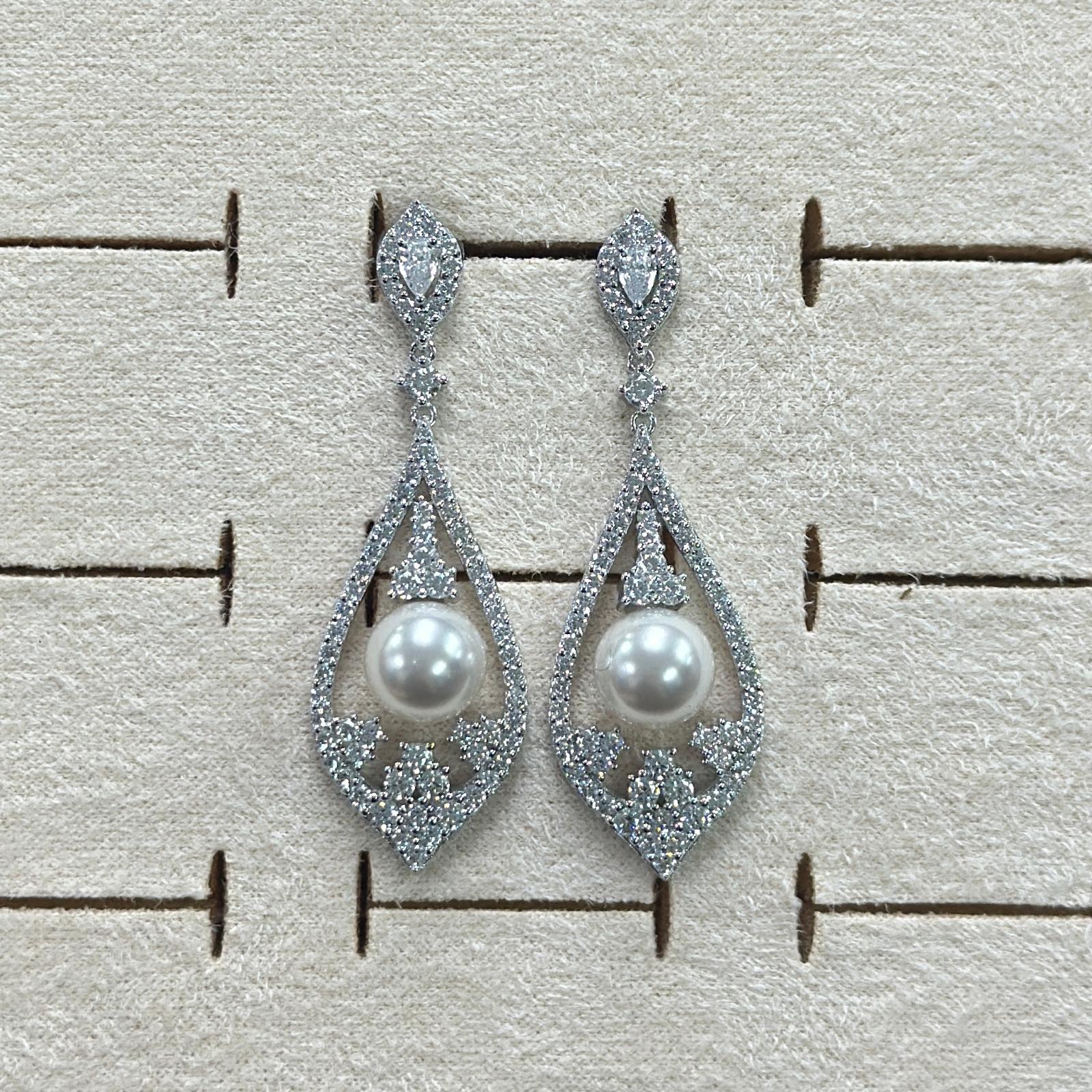 E4121 Aura Edge  Earring