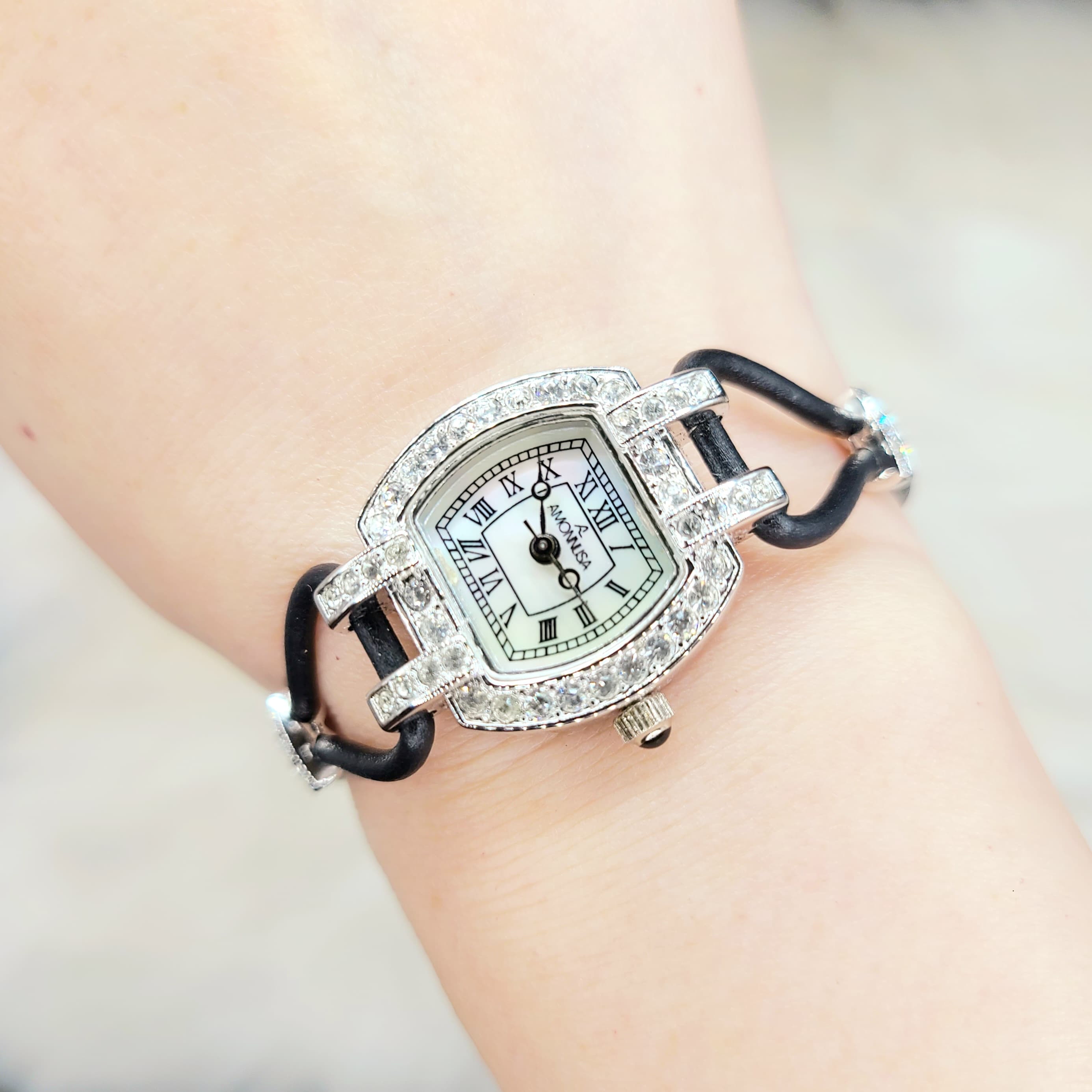 Amonnlisa 水晶貝母皮繩石英錶