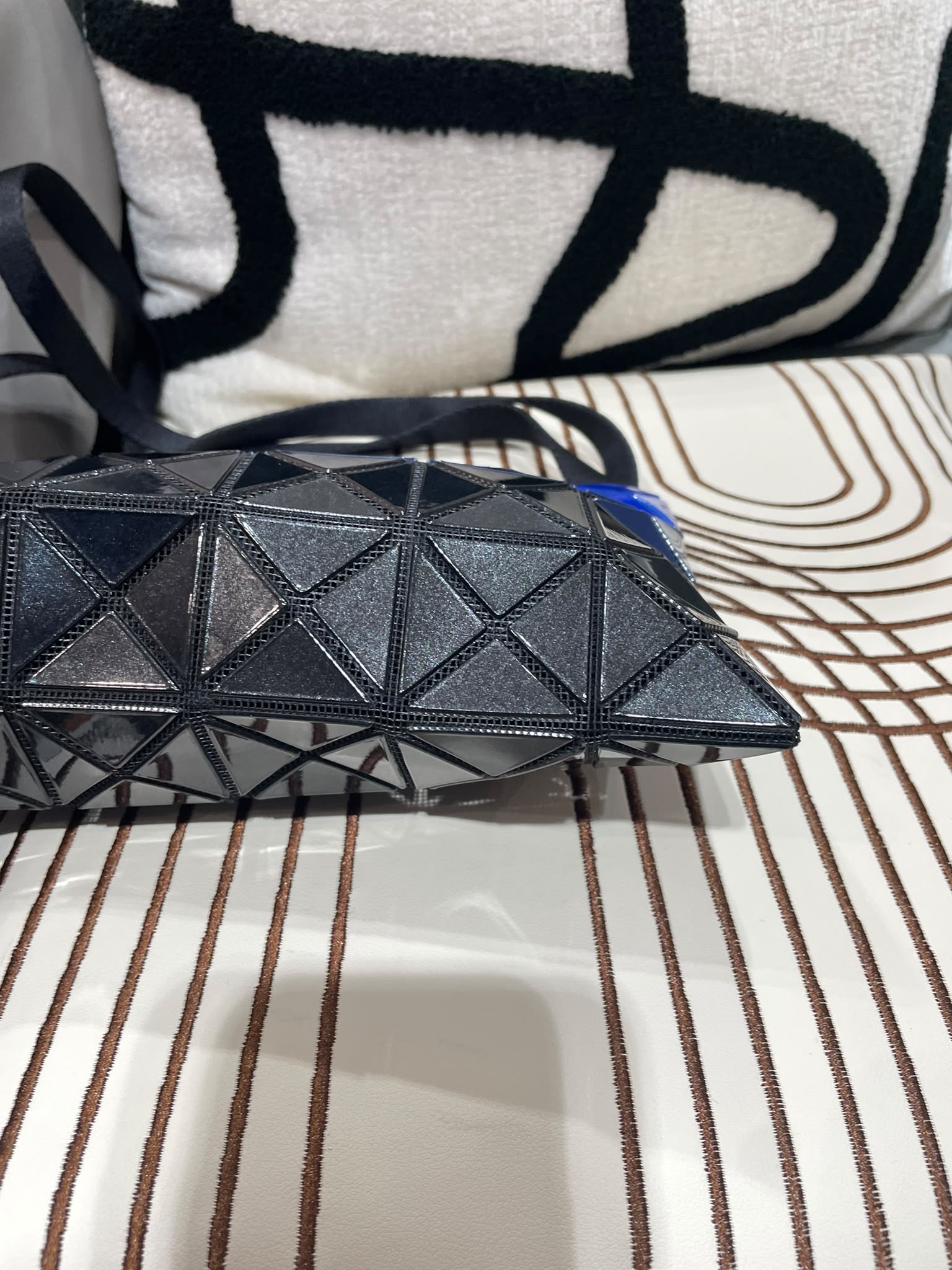Issey miyake BaoBao crossbody Bag  100%Authentic,98%new