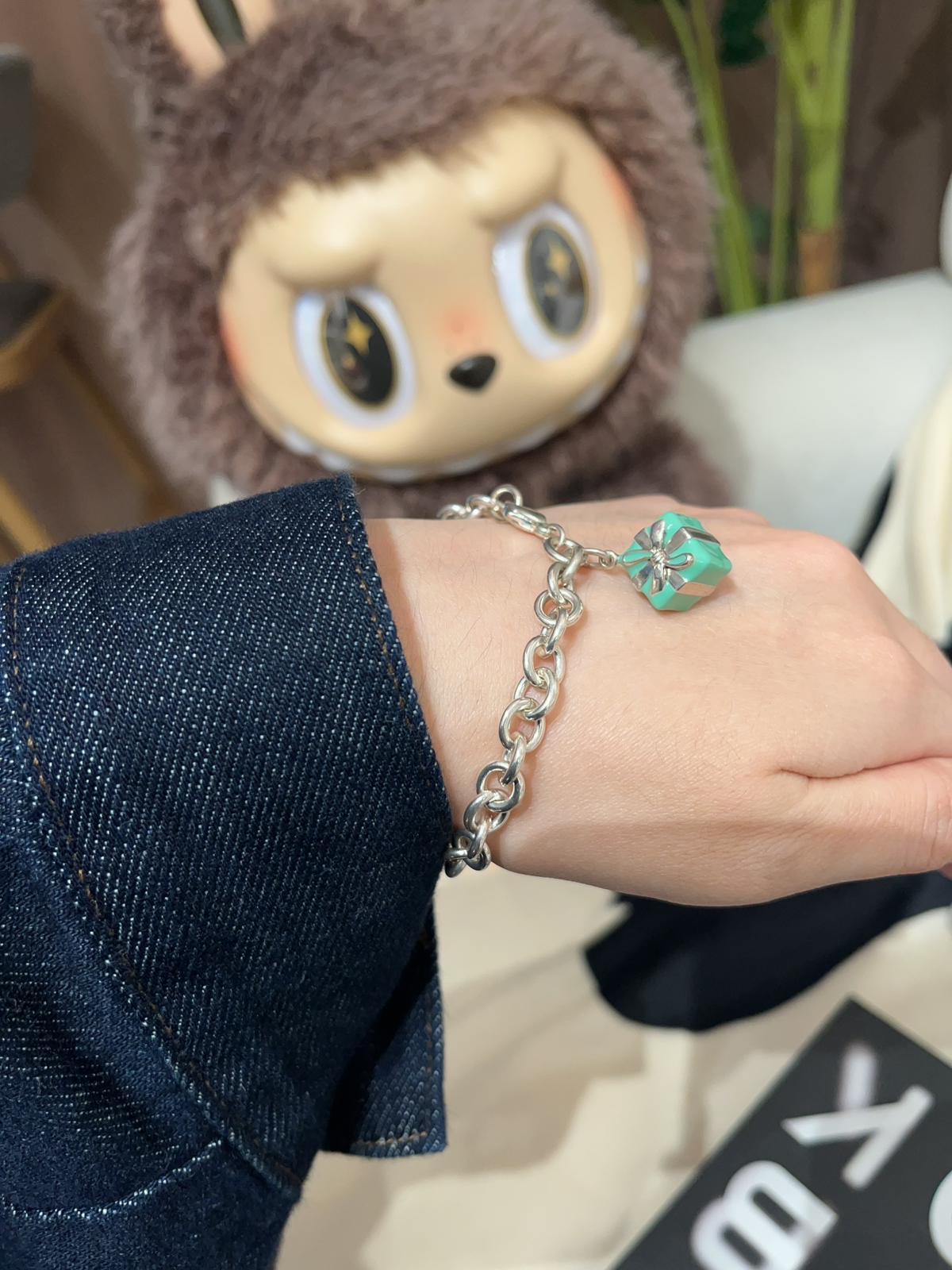 TIFFANY & Co. Gift Bracelet 純銀手鏈 100%Authentic, 99%New ✅Box