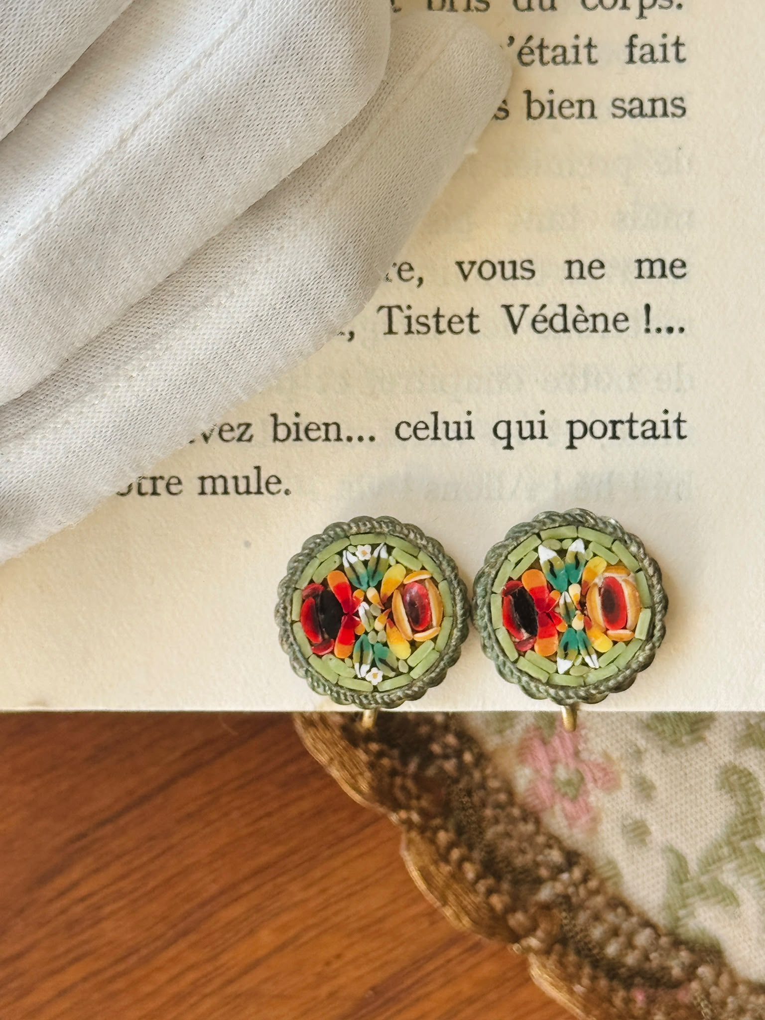 Vintage Mid-Century Green Floral Mosaic Screw-back Earrings (MT2690)
