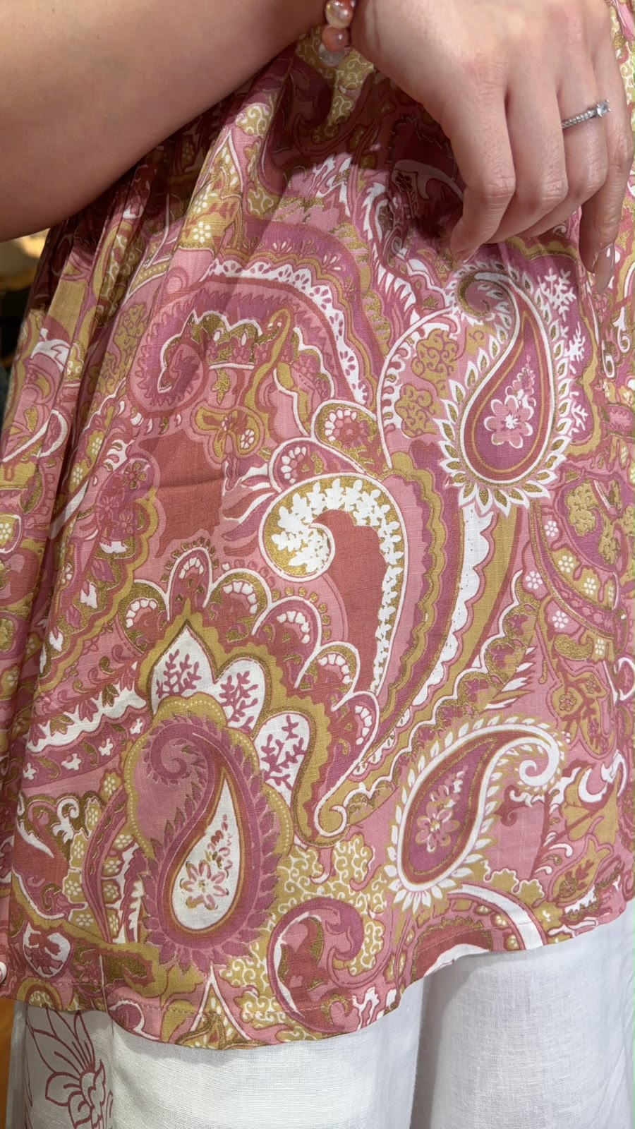3147 Mix Pink Paisley Top 26"