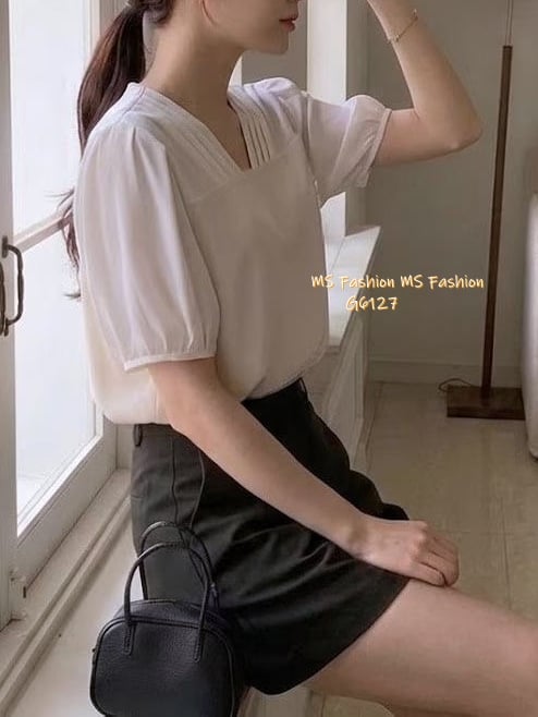 G6127 韓國🇰🇷靚料V領拼色top