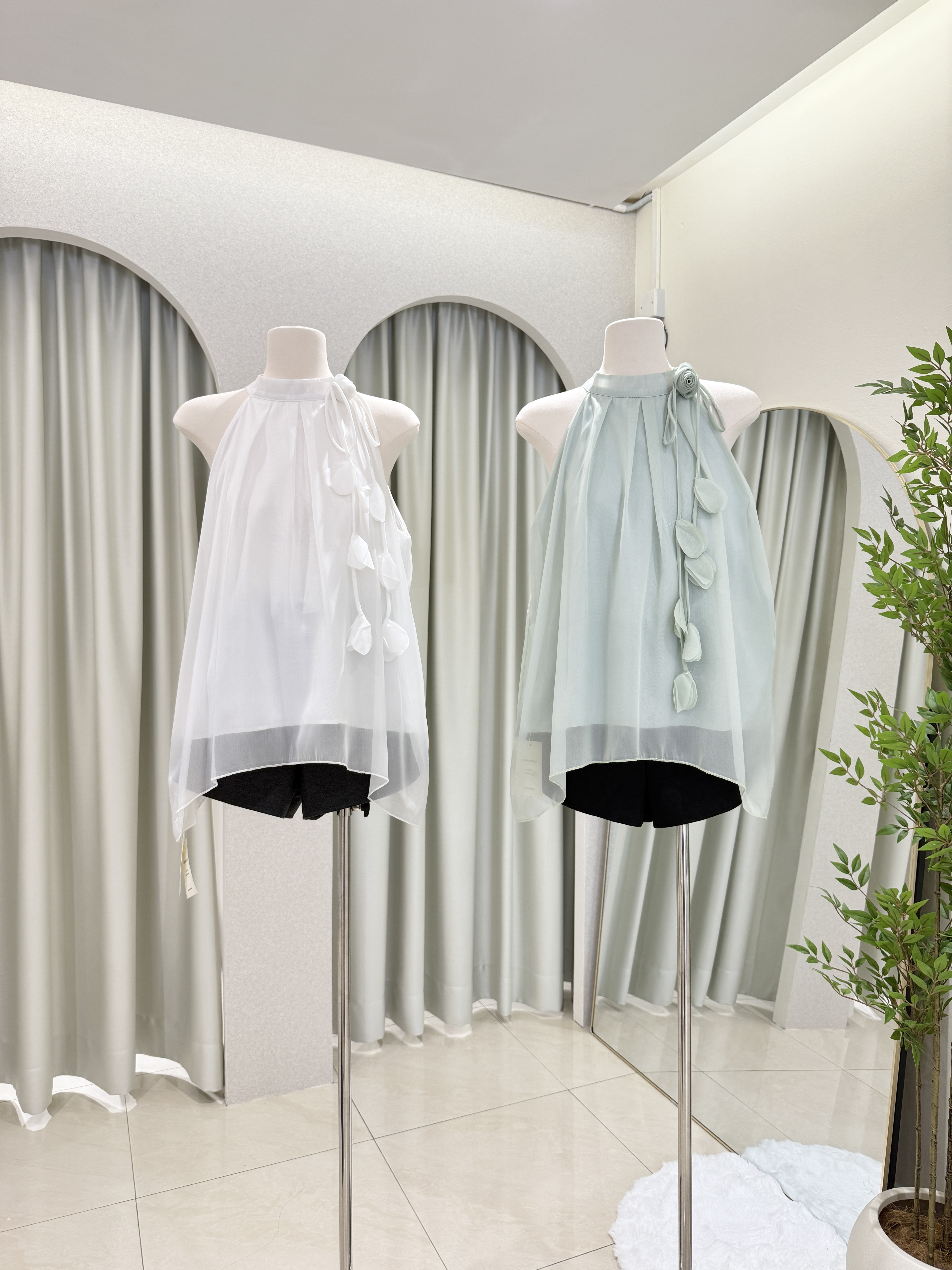 6926 立体花朵飘带挂脖雪纺衫