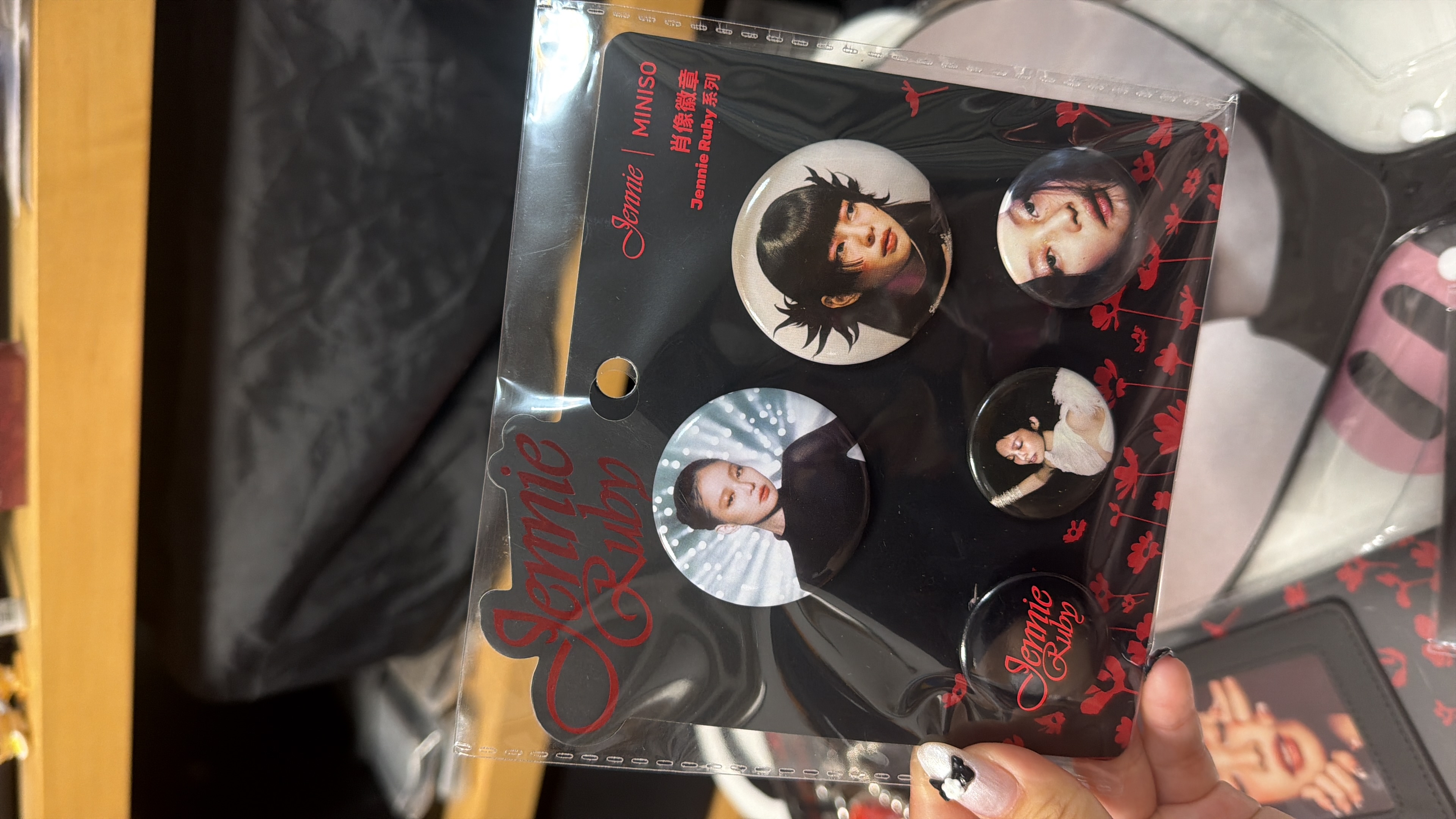 現貨 JENNIE RUBY X MINISO 徽章