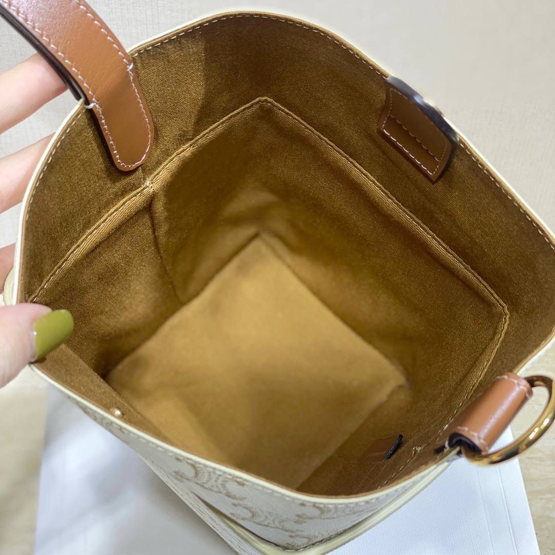 🔥大货实拍图 𝗖𝗘𝗟𝗜𝗡𝗘 ♥ 𝗦𝗧𝗥𝗔𝗣 𝗕𝗢𝗫 型号：197142 尺寸：10.5*14.5*10cm