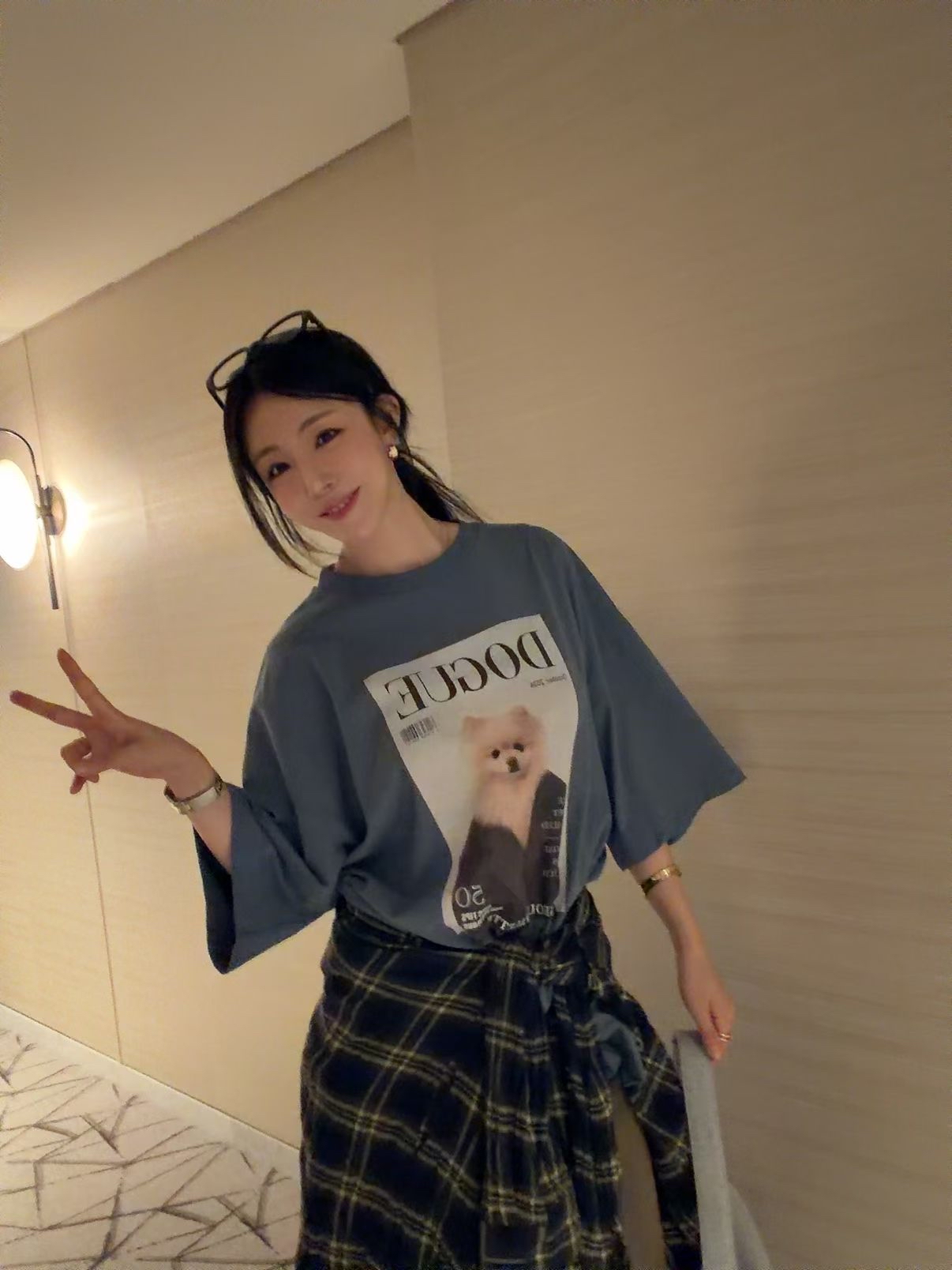 221609 《DOGUE》名模狗仔雜誌 Tee