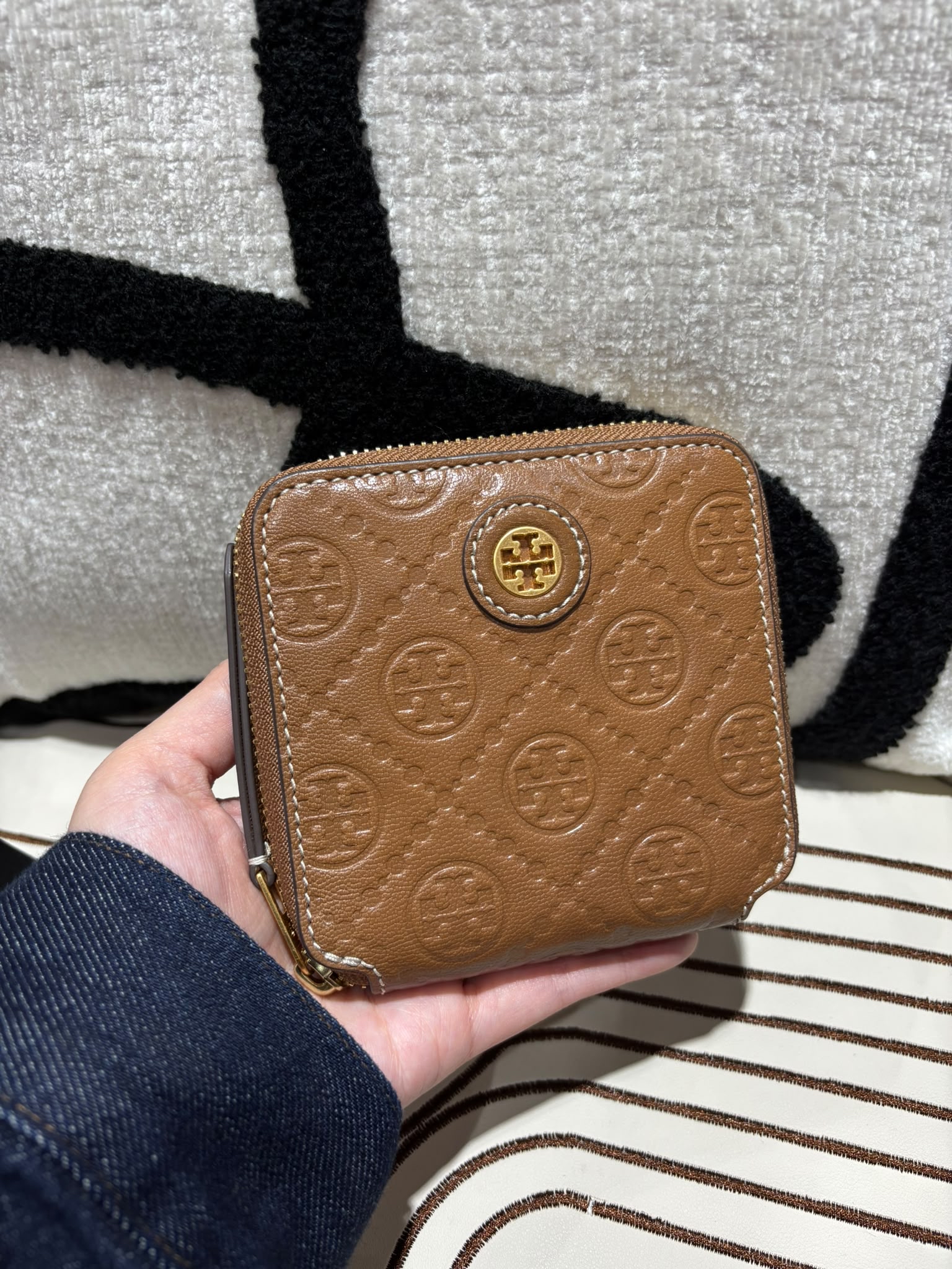 Tory Burch Zip around Wallet 100%Authentic, 99%New ✅Dust bag