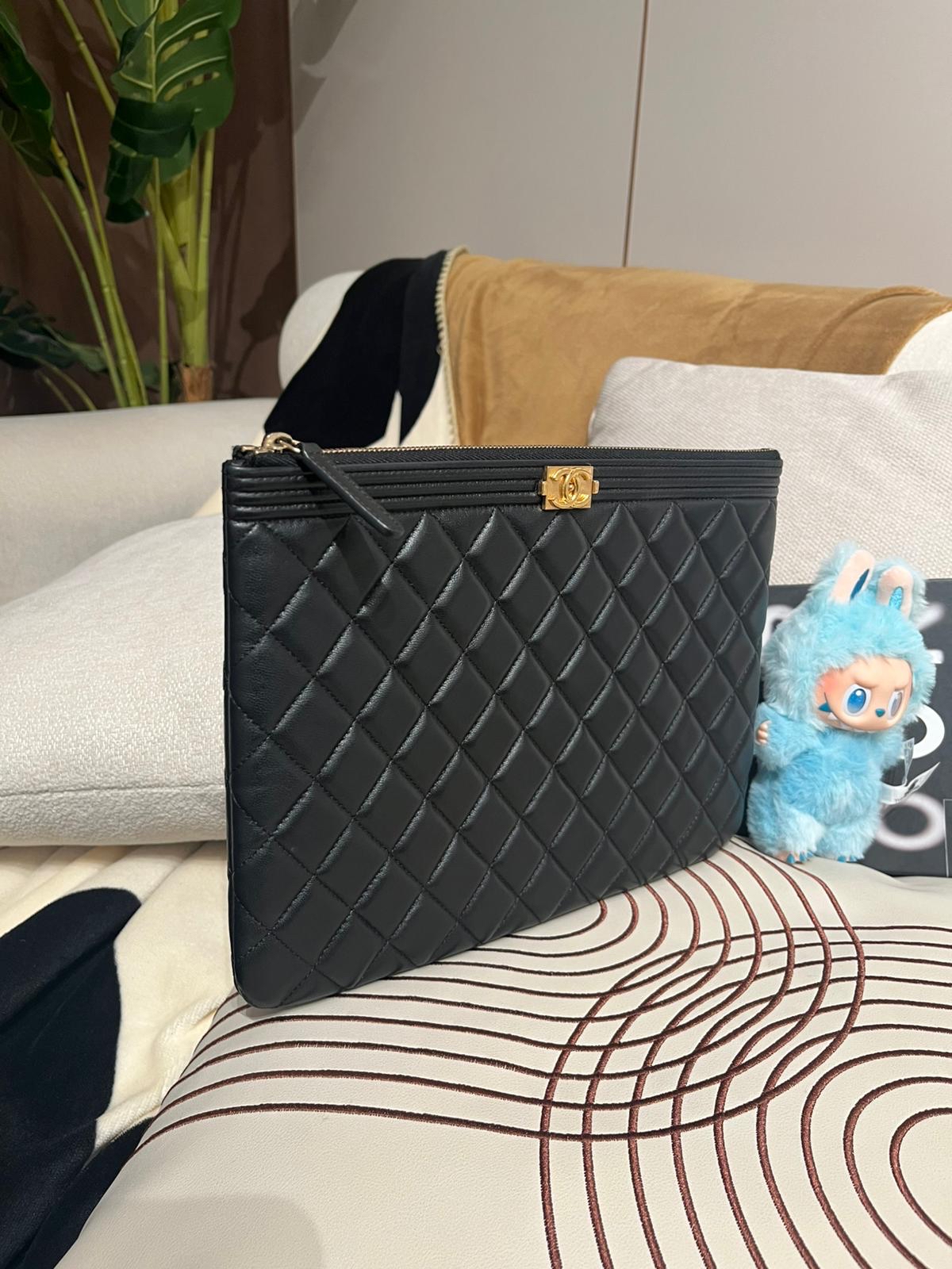 Chanel clutch bag 黑色羊皮 boy 金扣 100%Authentic,98%new ✅card✅防塵袋