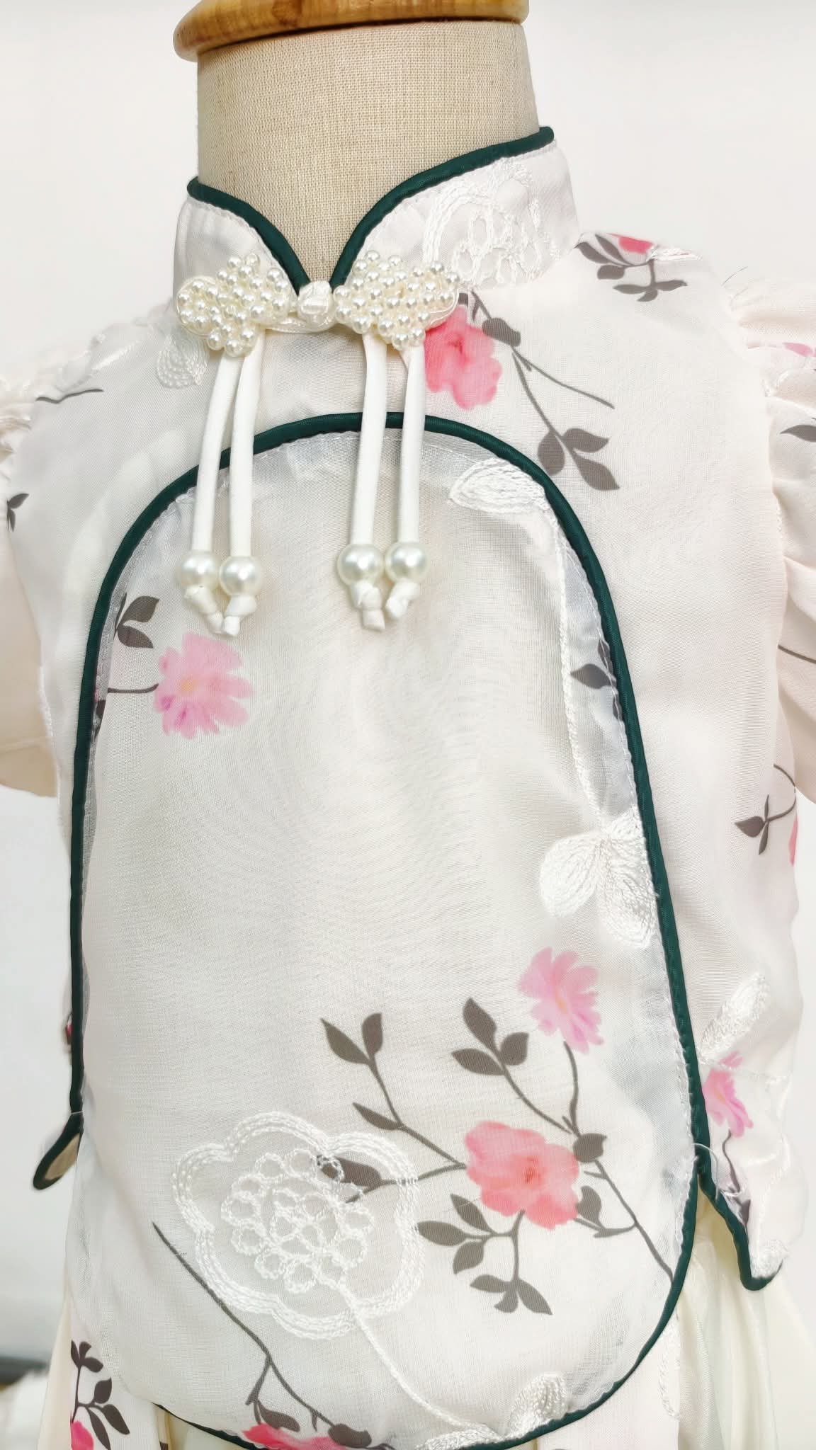 A22 女童立领新中式梅花套装