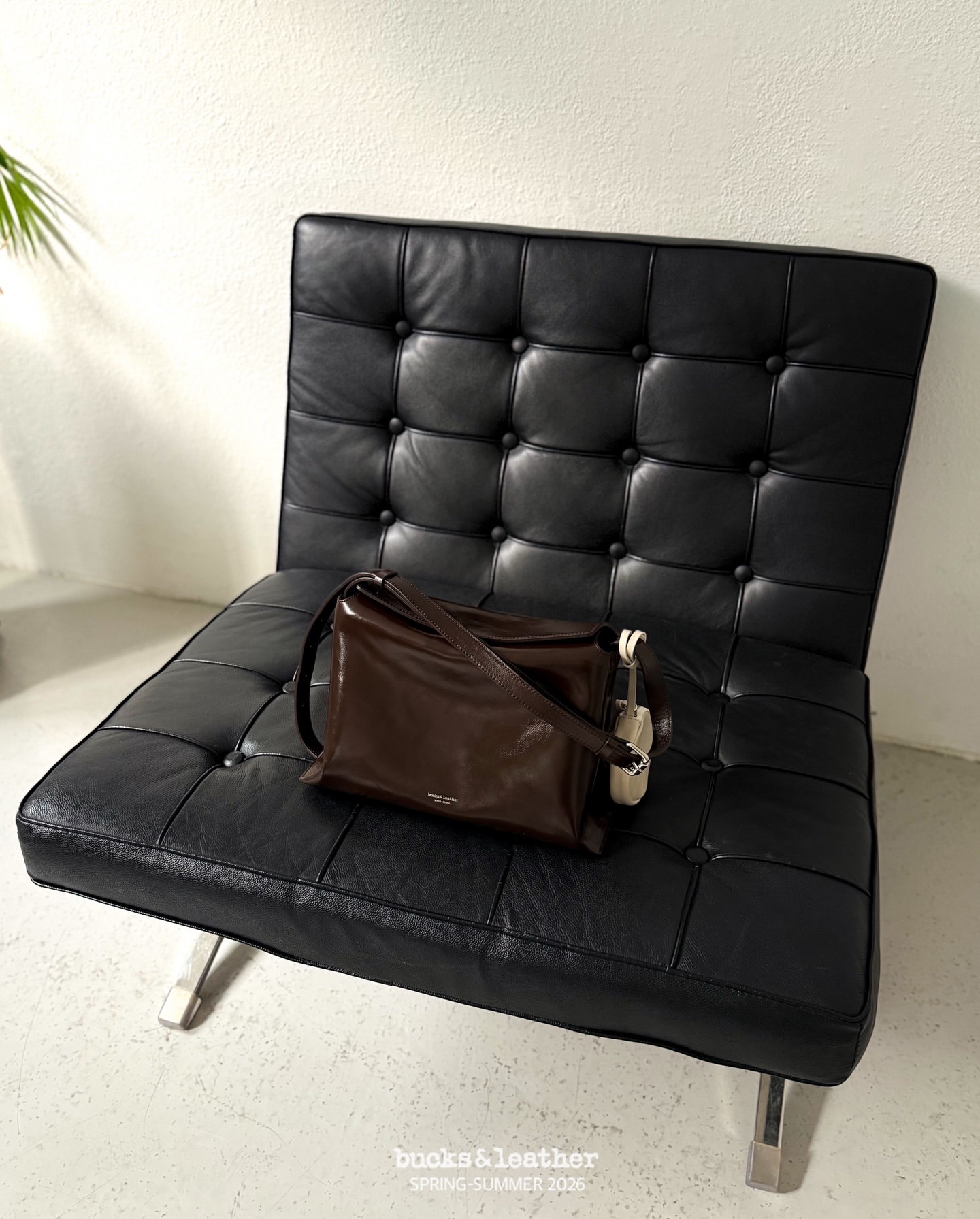 【26SS新皮】預訂_牛皮亮面 Bread bag 磁吸枕頭包 (L) By Bucks & leather