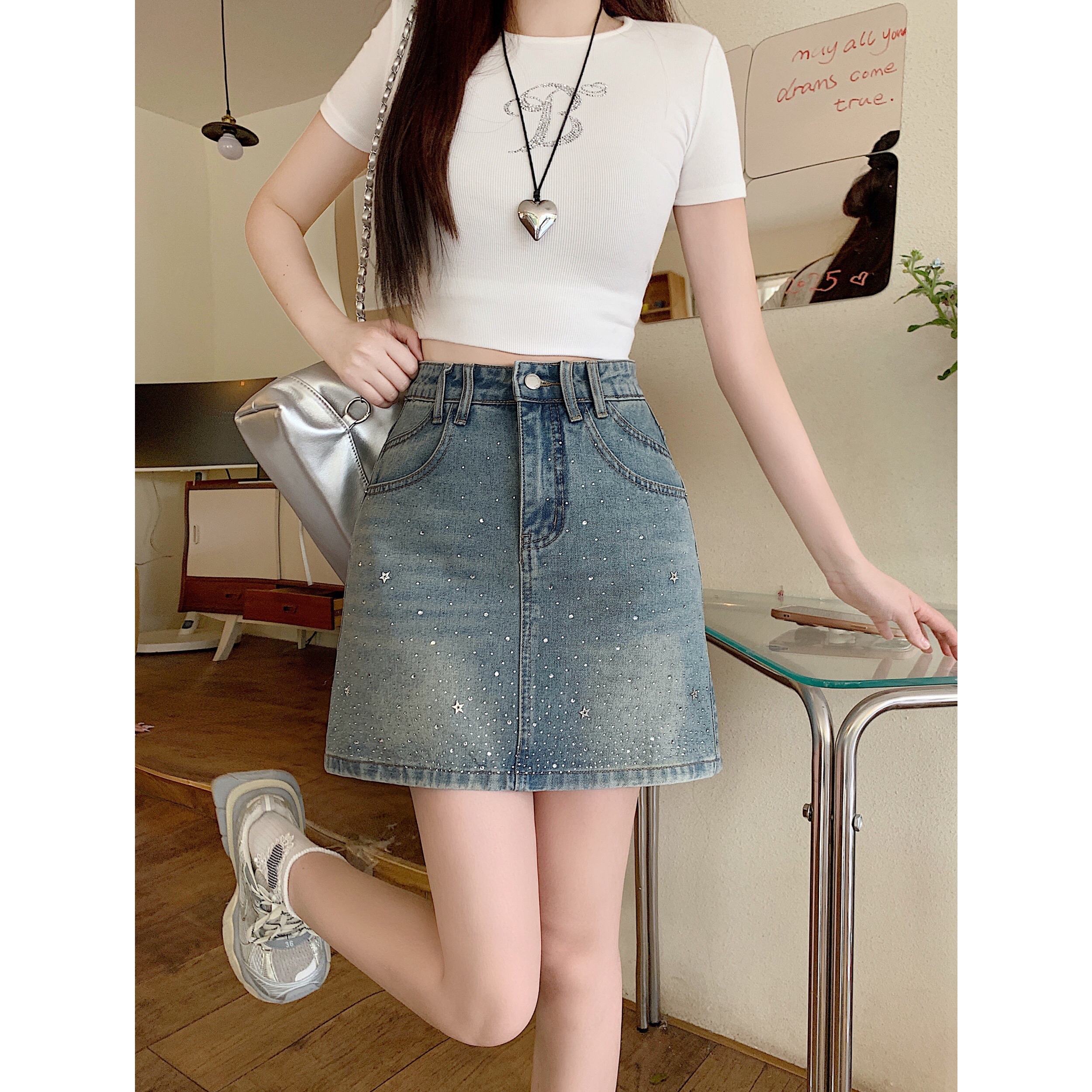 B84(66129) 韩版时尚JEANS烫钻星星显瘦蓝短裙 