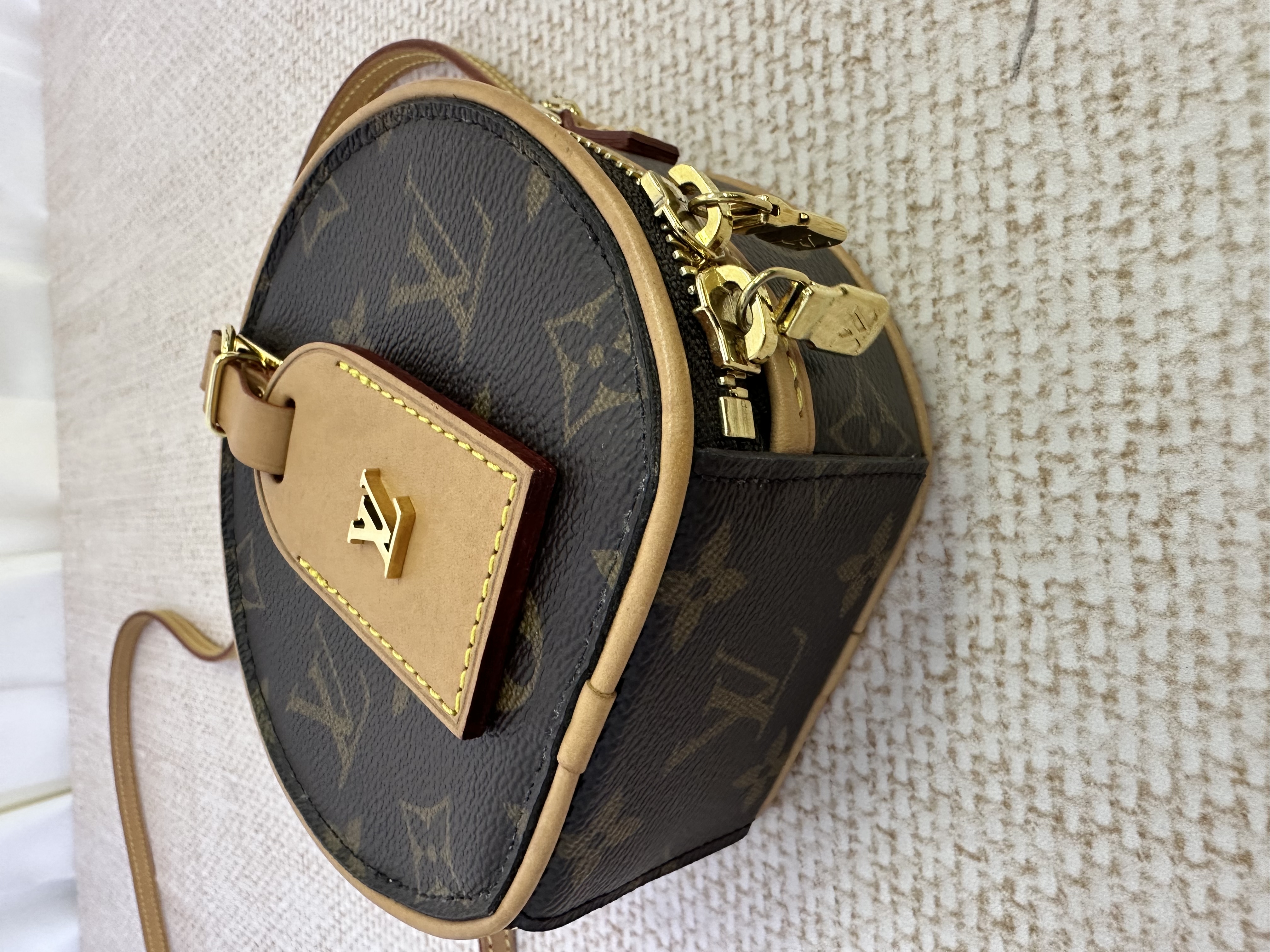 Pre-owned Louis Vuitton Mini Boîte Chapeau / Product Code: 26030910