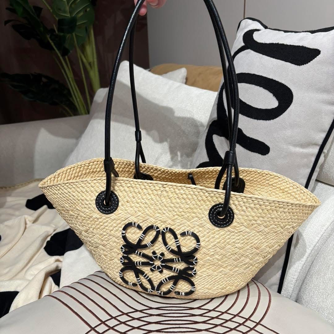 Loewe raffia small shoulder bag 100%Authentic,98%new✅dust bag