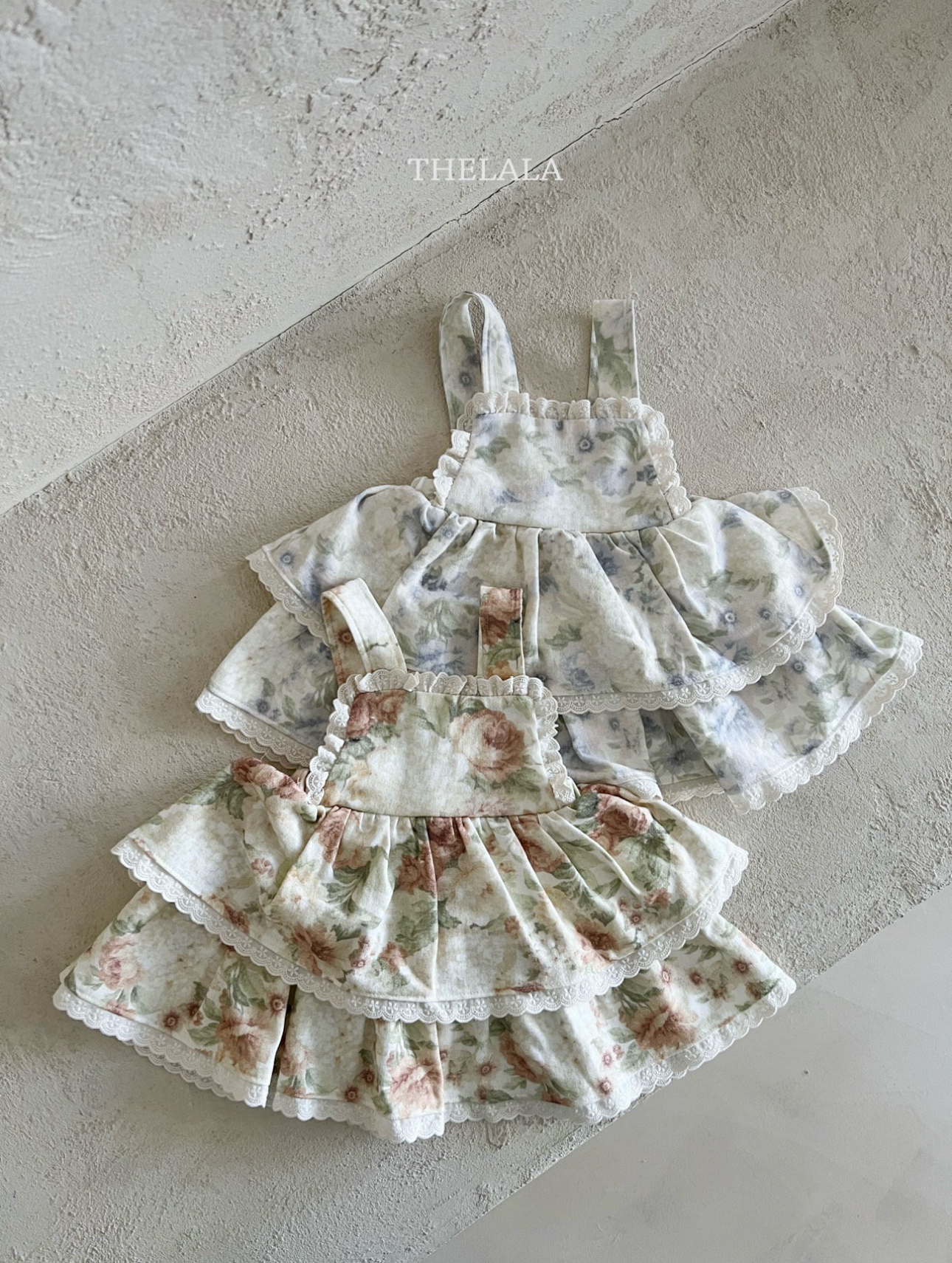 🌸預訂 韓國直送🌸🇰🇷THELALA兩色花卉滿印蕾絲花邊吊帶連身裙