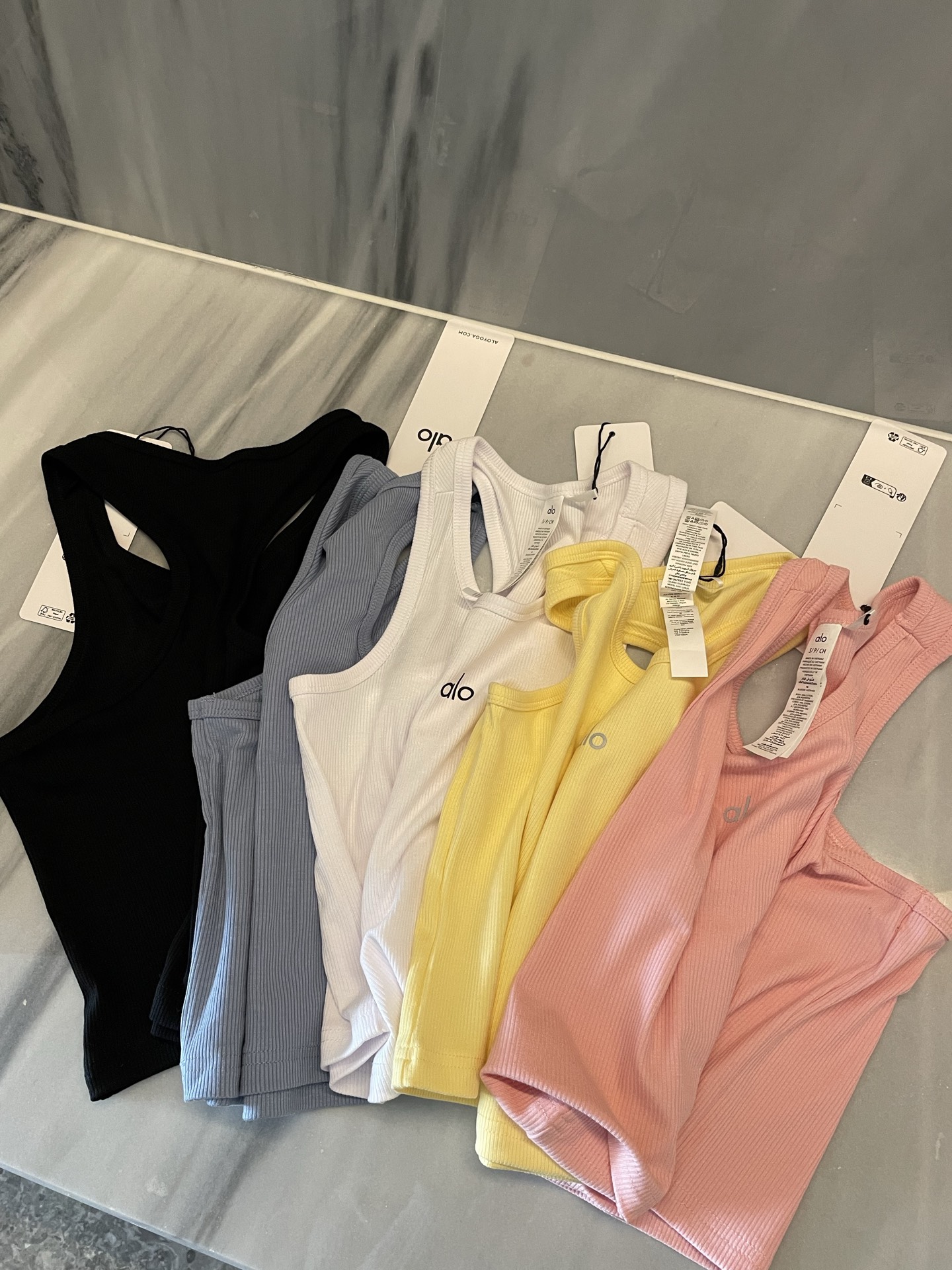 $88件。2件起$80件🔥 爆款！Alo瑜伽短款背心 🔥