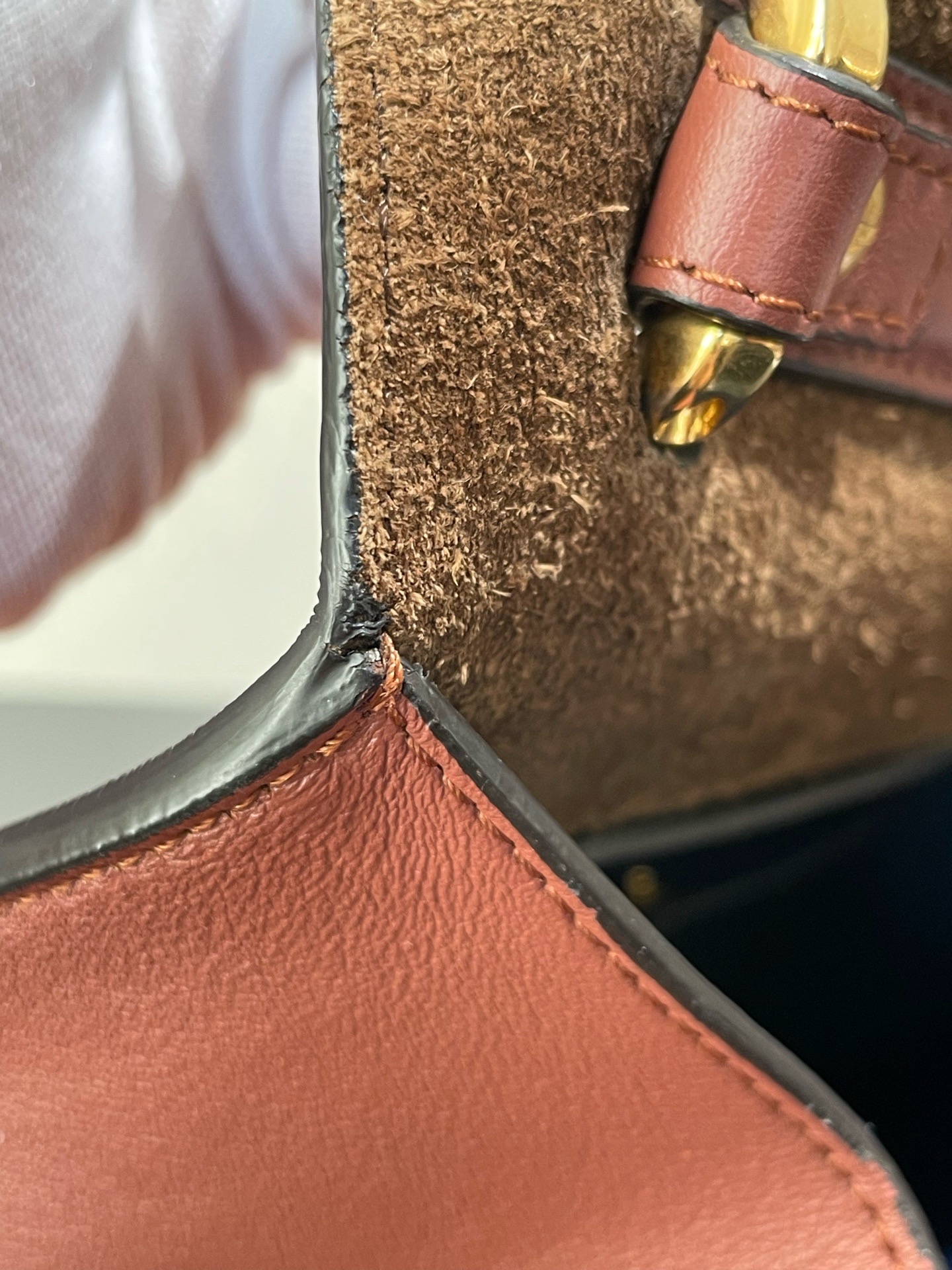 【預訂貨品】Fendi 豆沙色油蠟皮復古郵差包