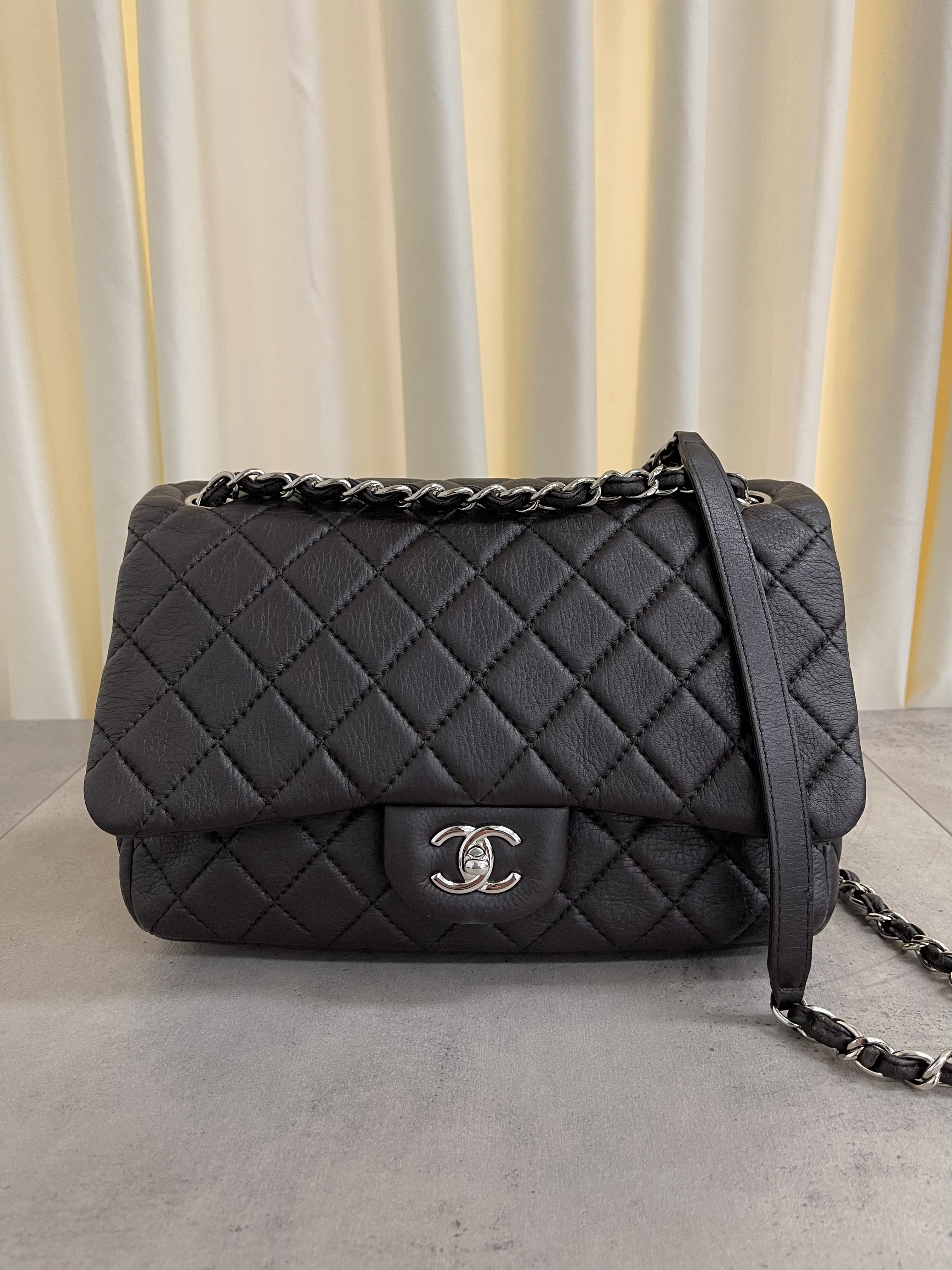 Pre-owned Chanel Jumbo Classic Flap/ Product Code: 26012201